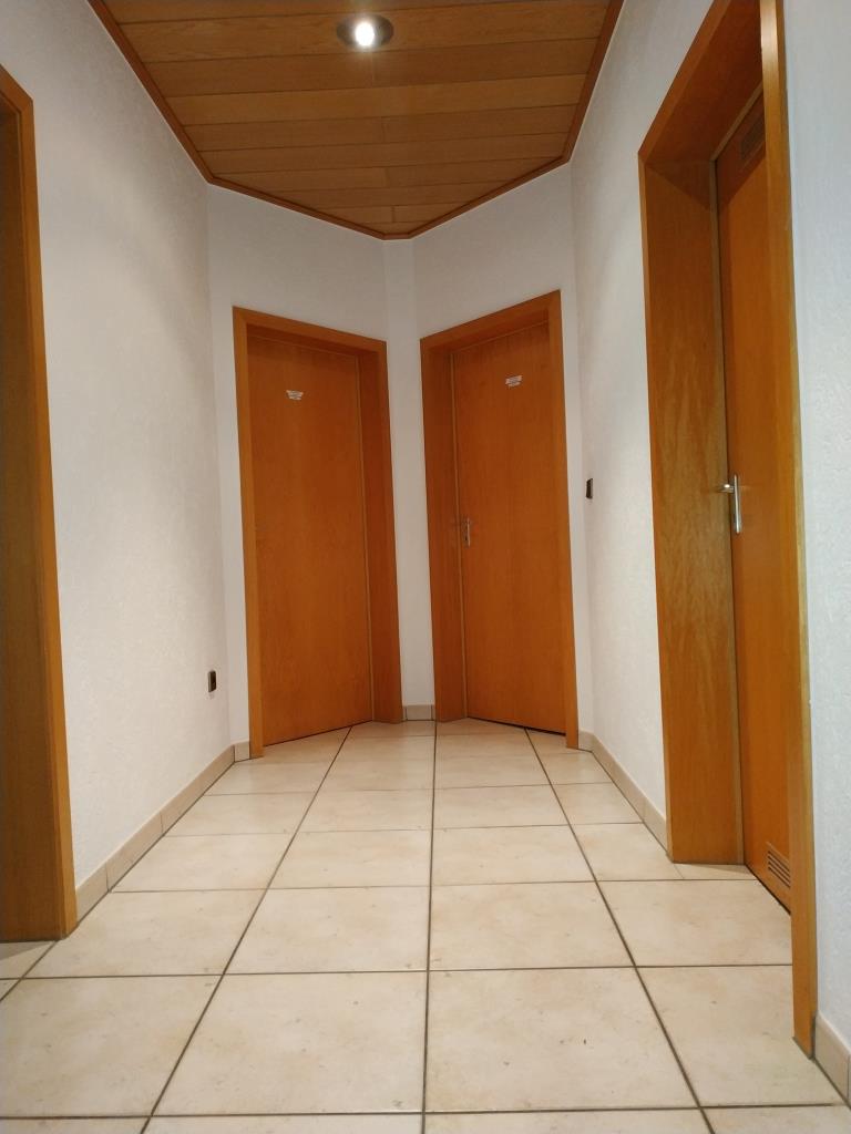 renovierte 4-Zimmer Wohnung mit ca. 136 m²
