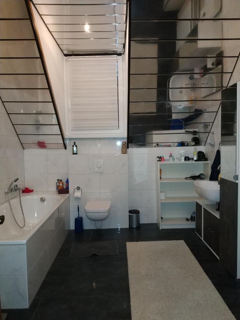 renovierte 4-Zimmer Wohnung mit ca. 136 m²