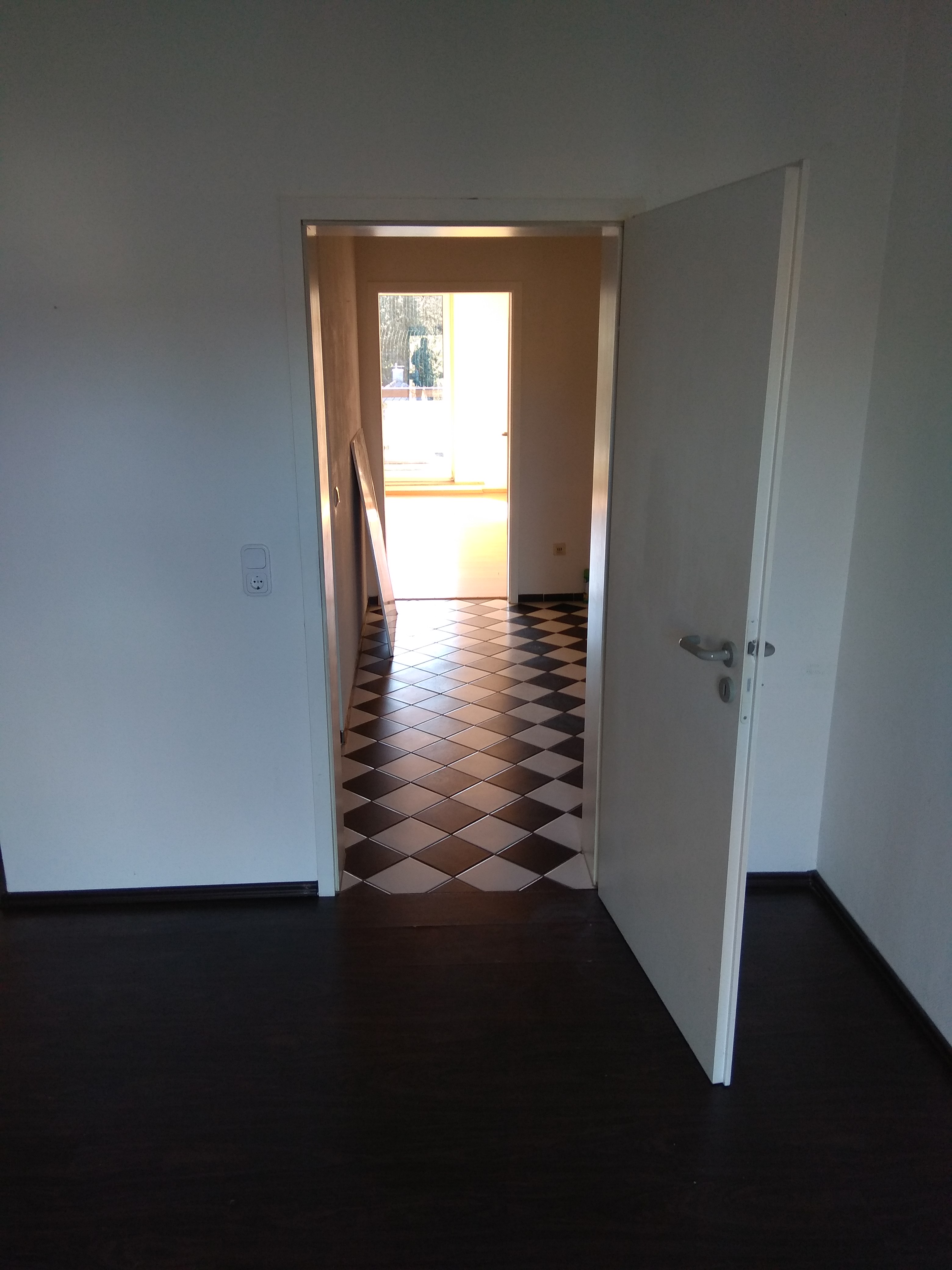 sonnendurchflutete 2-Zimmer Wohnung im Dachgeschoss