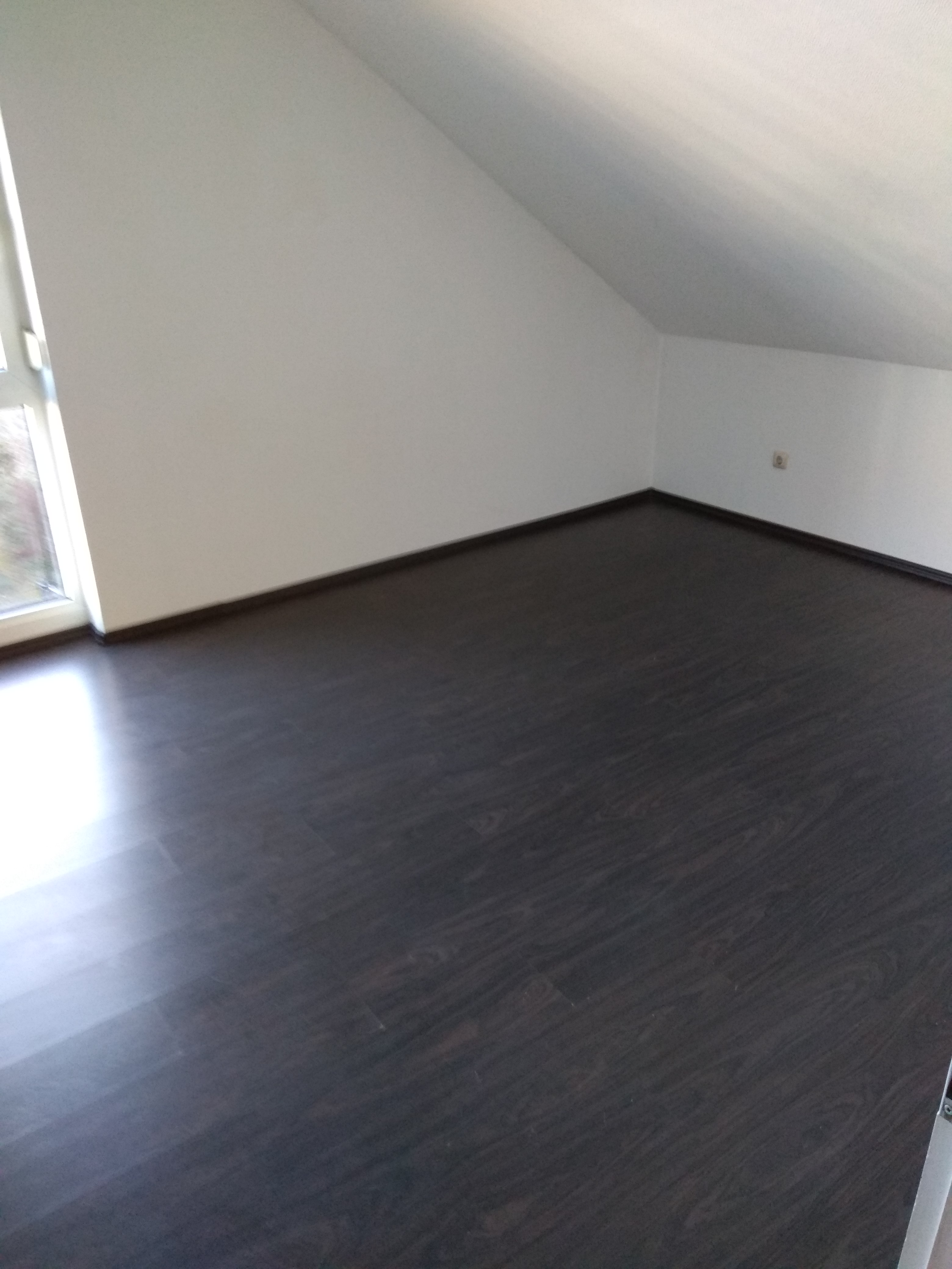 sonnendurchflutete 2-Zimmer Wohnung im Dachgeschoss