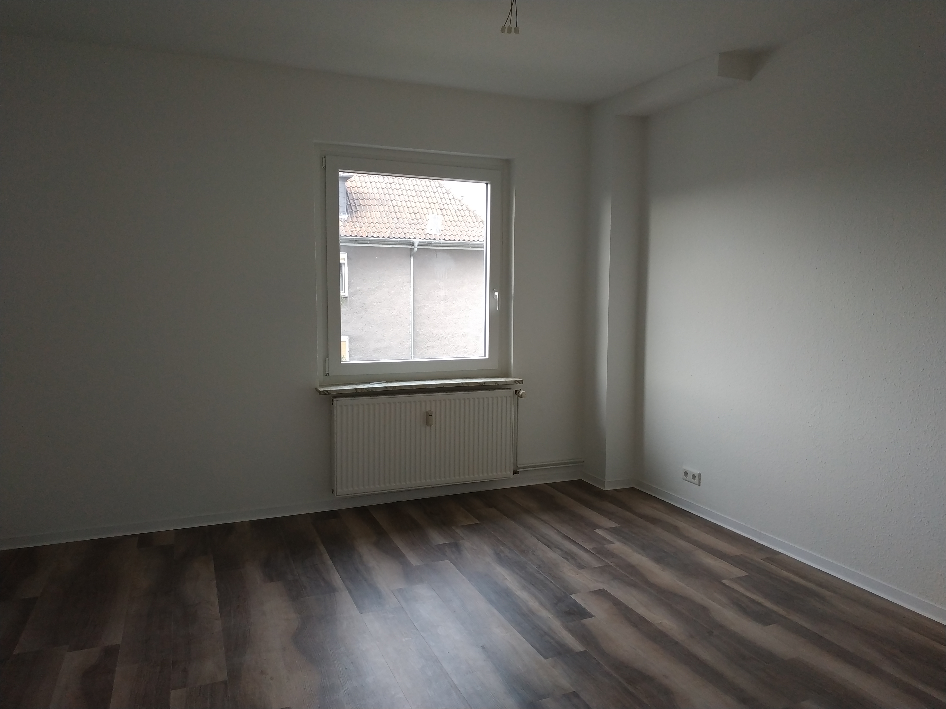 sehr schöne und sanierte 2,5 Zimmer-Wohnung