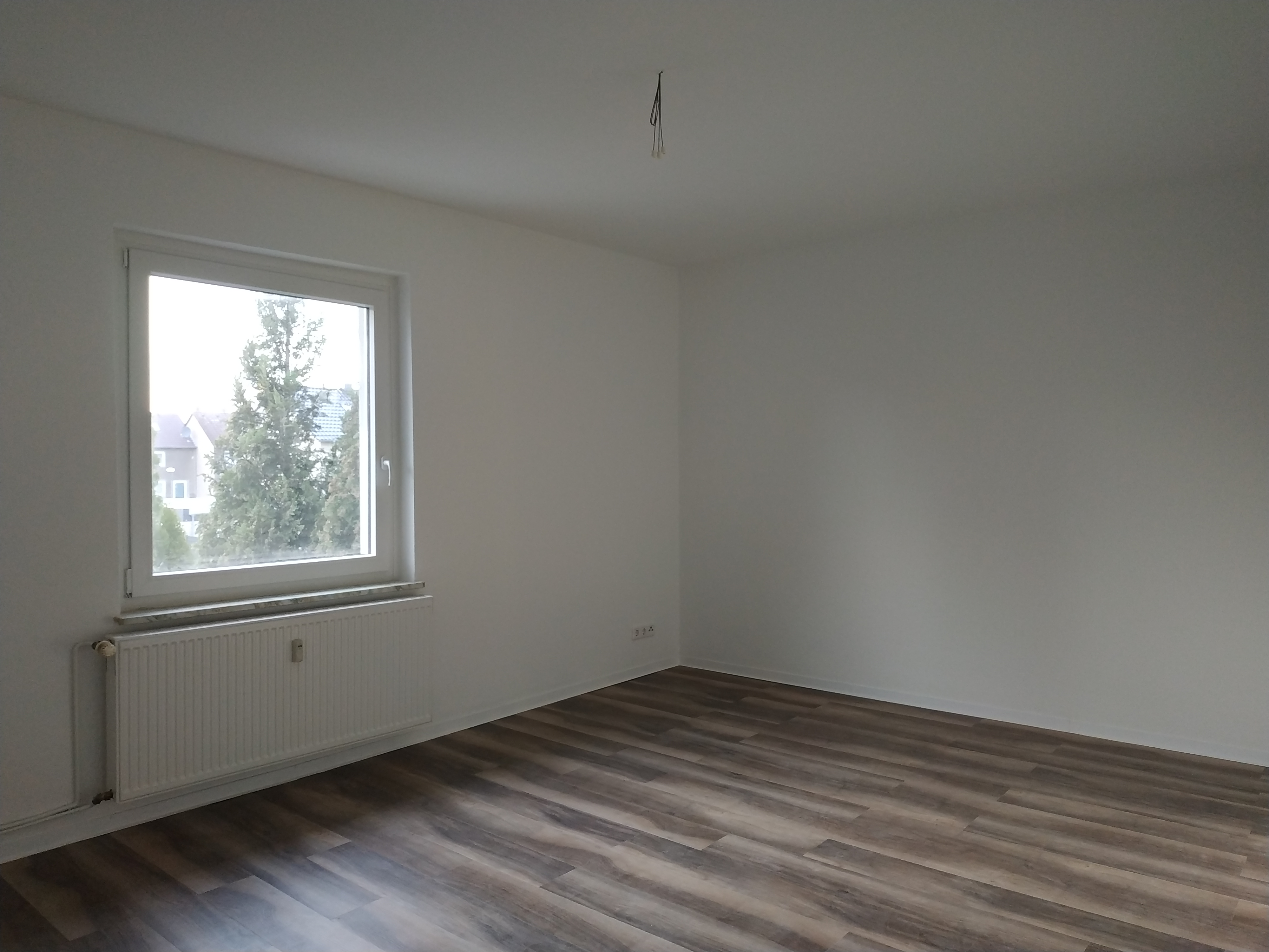 sehr schöne und sanierte 2,5 Zimmer-Wohnung