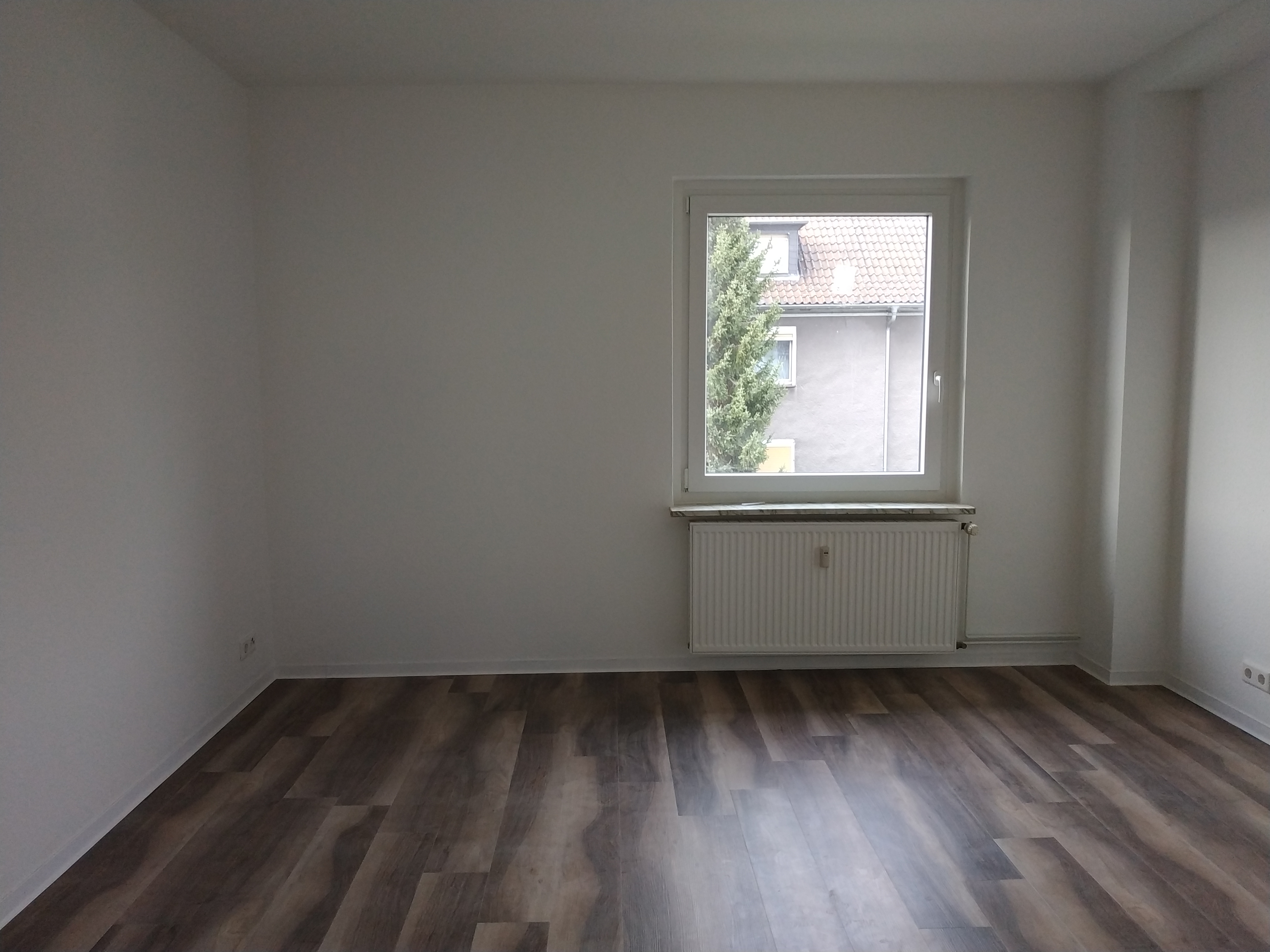 sehr schöne und sanierte 2,5 Zimmer-Wohnung