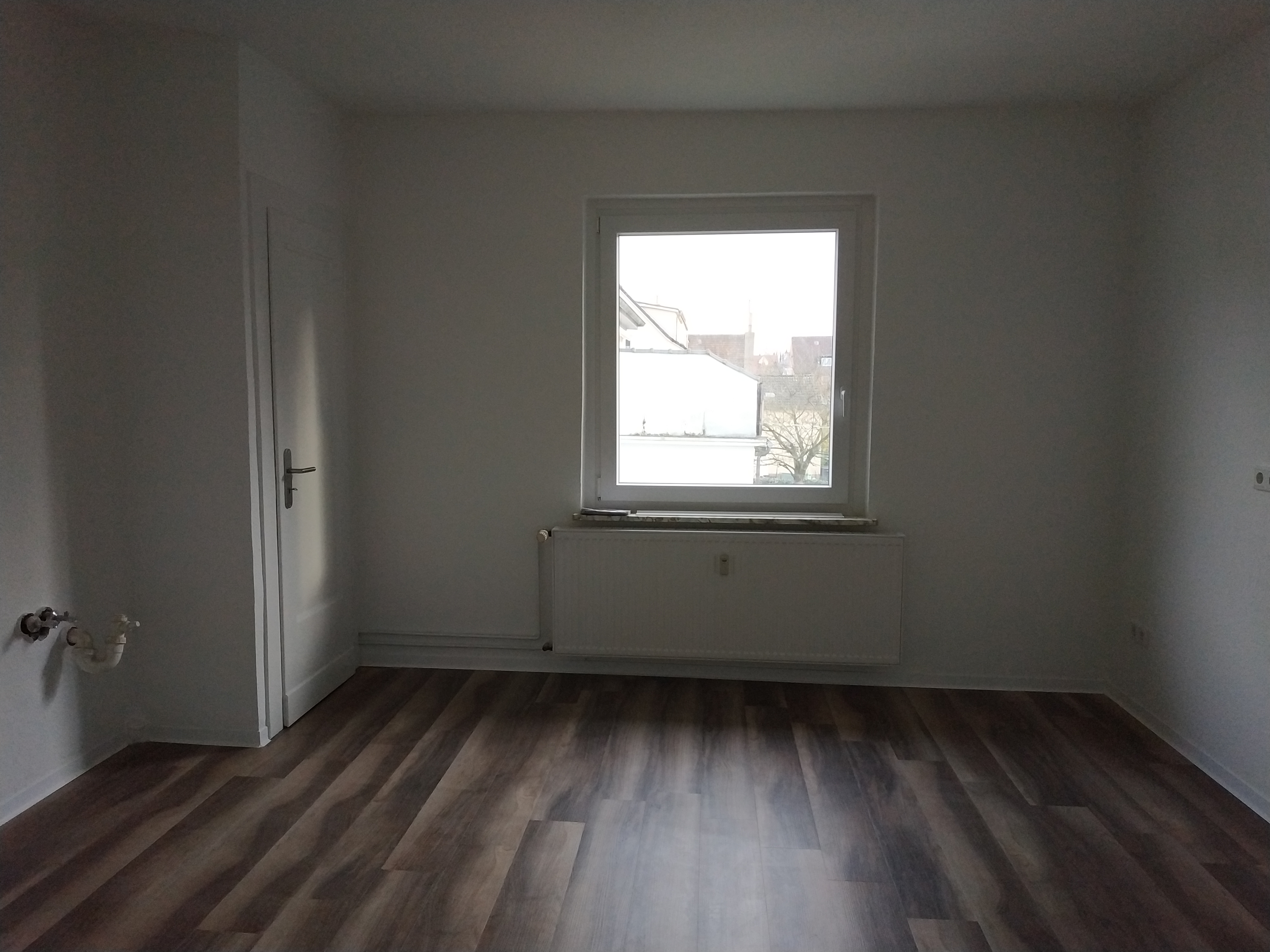 sehr schöne und sanierte 2,5 Zimmer-Wohnung