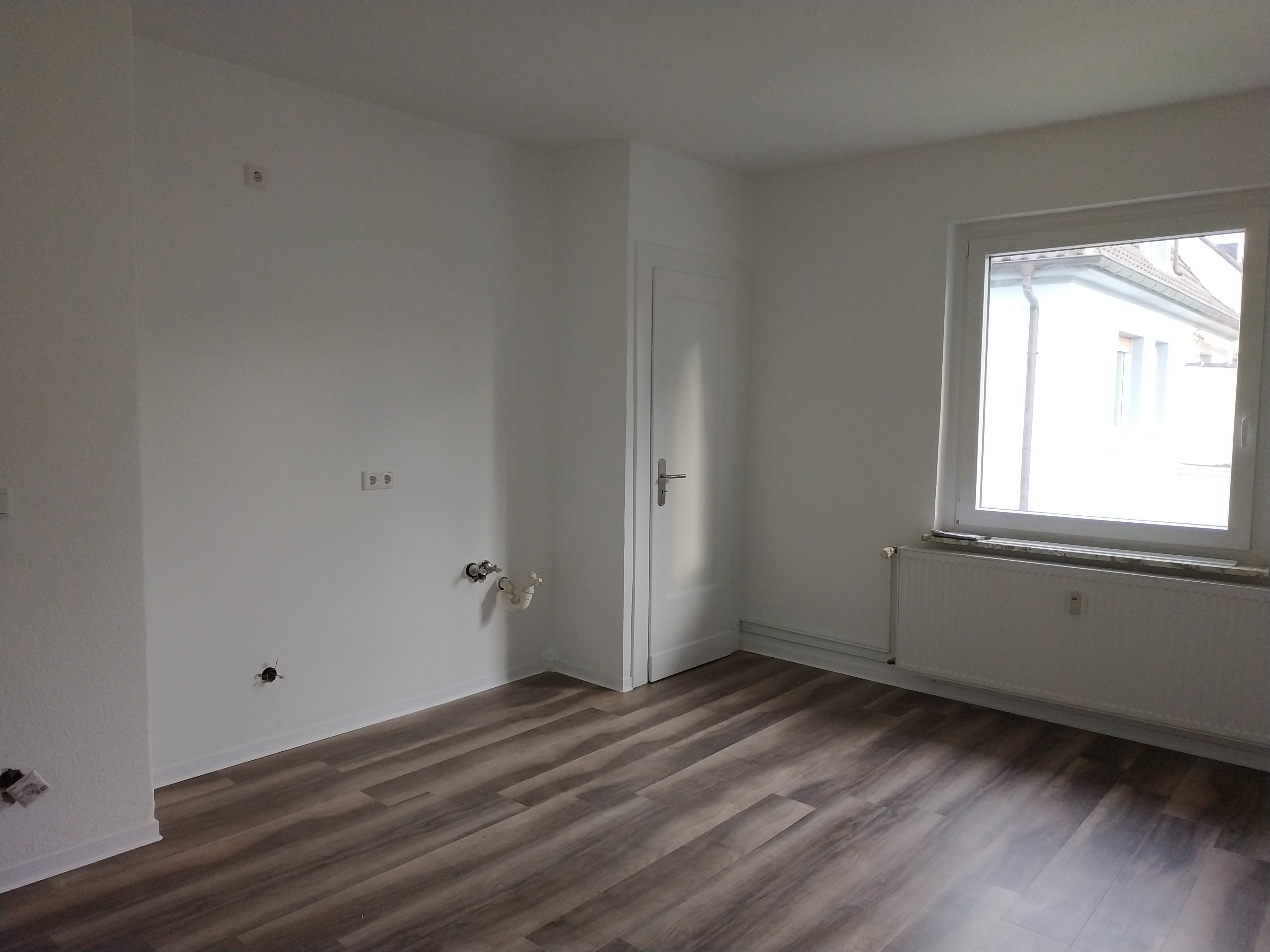 sehr schöne und sanierte 2,5 Zimmer-Wohnung