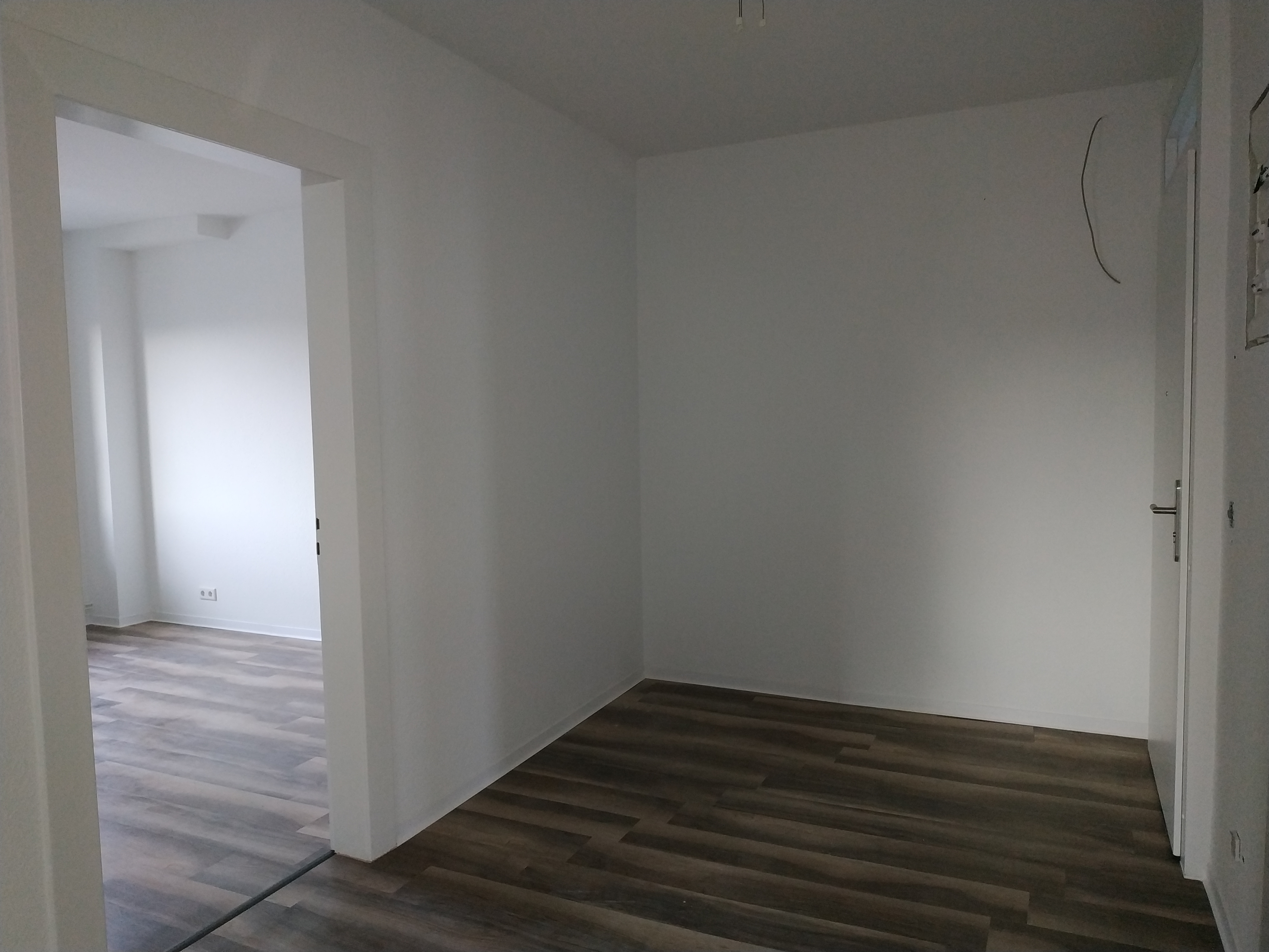 sehr schöne und sanierte 2,5 Zimmer-Wohnung