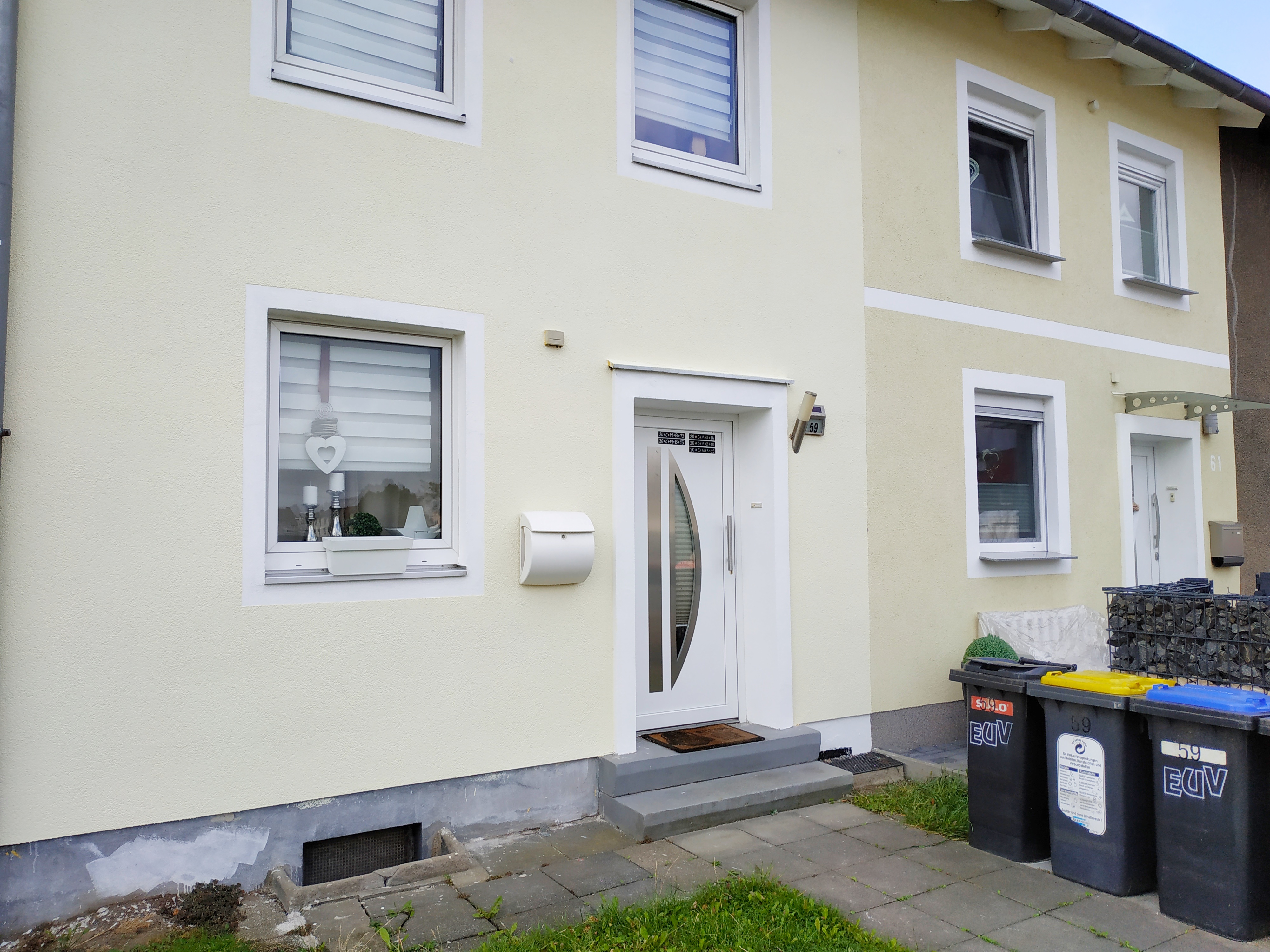 Reihenmittelhaus mit ca. 183 m² Grundstück und einer Garage