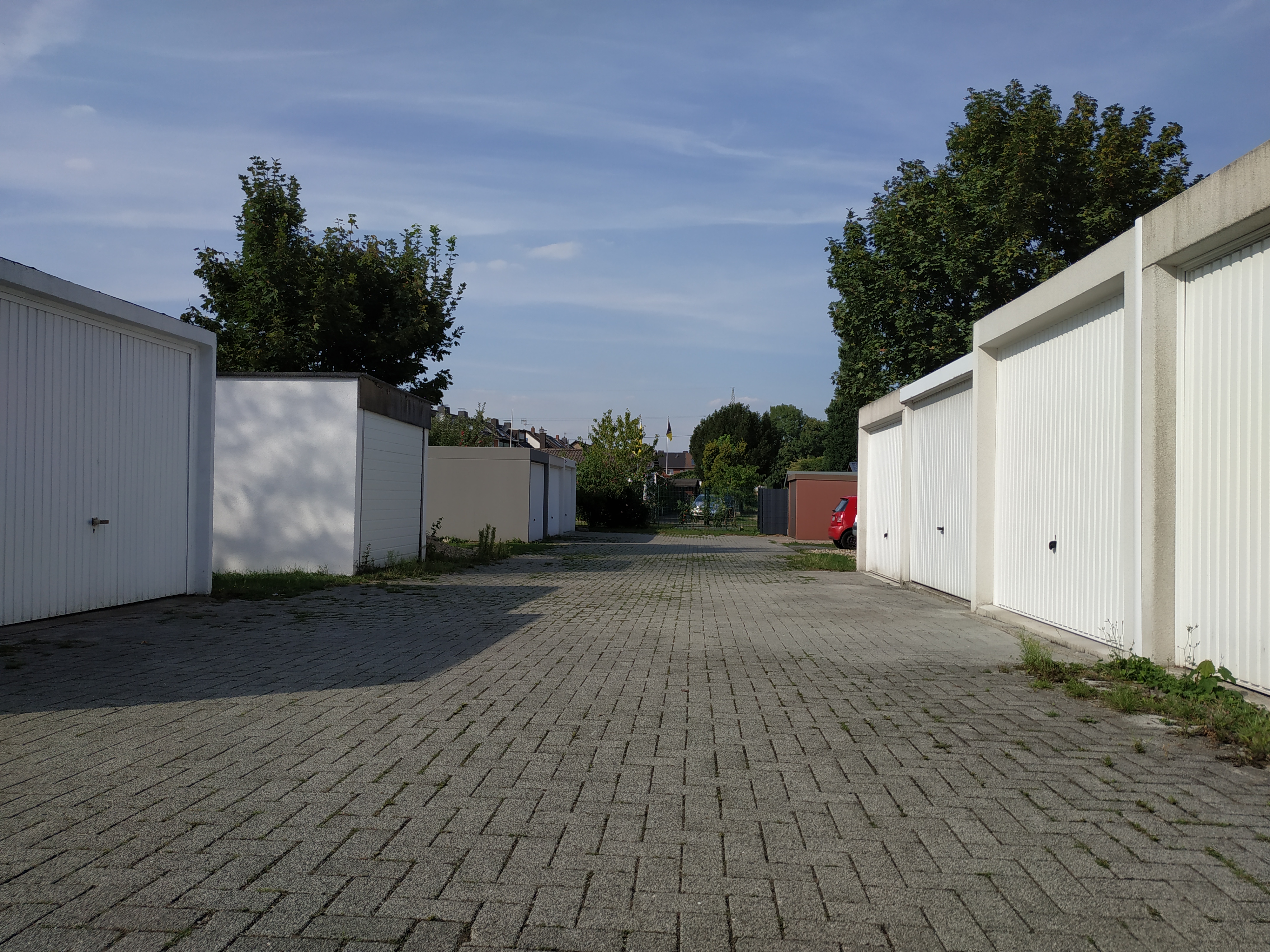 Reihenmittelhaus mit ca. 183 m² Grundstück und einer Garage