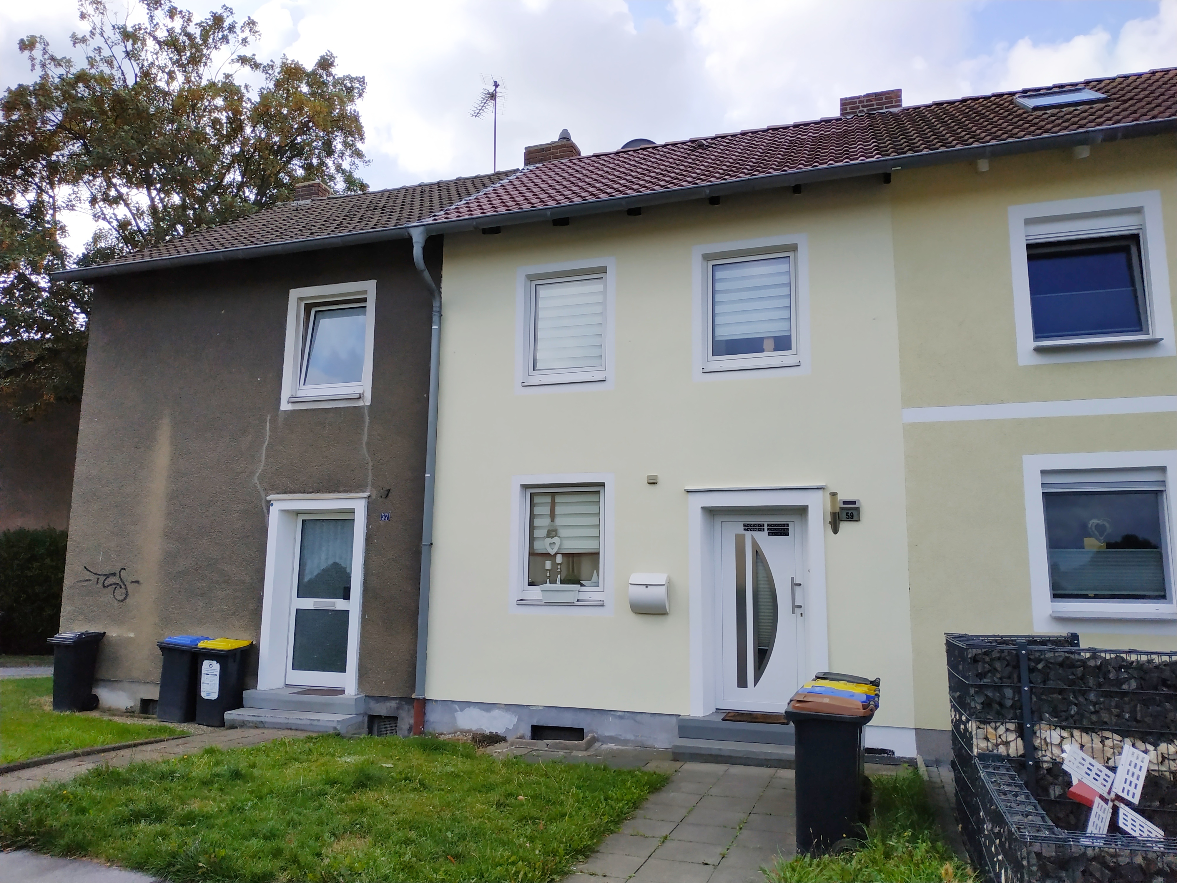Reihenmittelhaus mit ca. 183 m² Grundstück und einer Garage