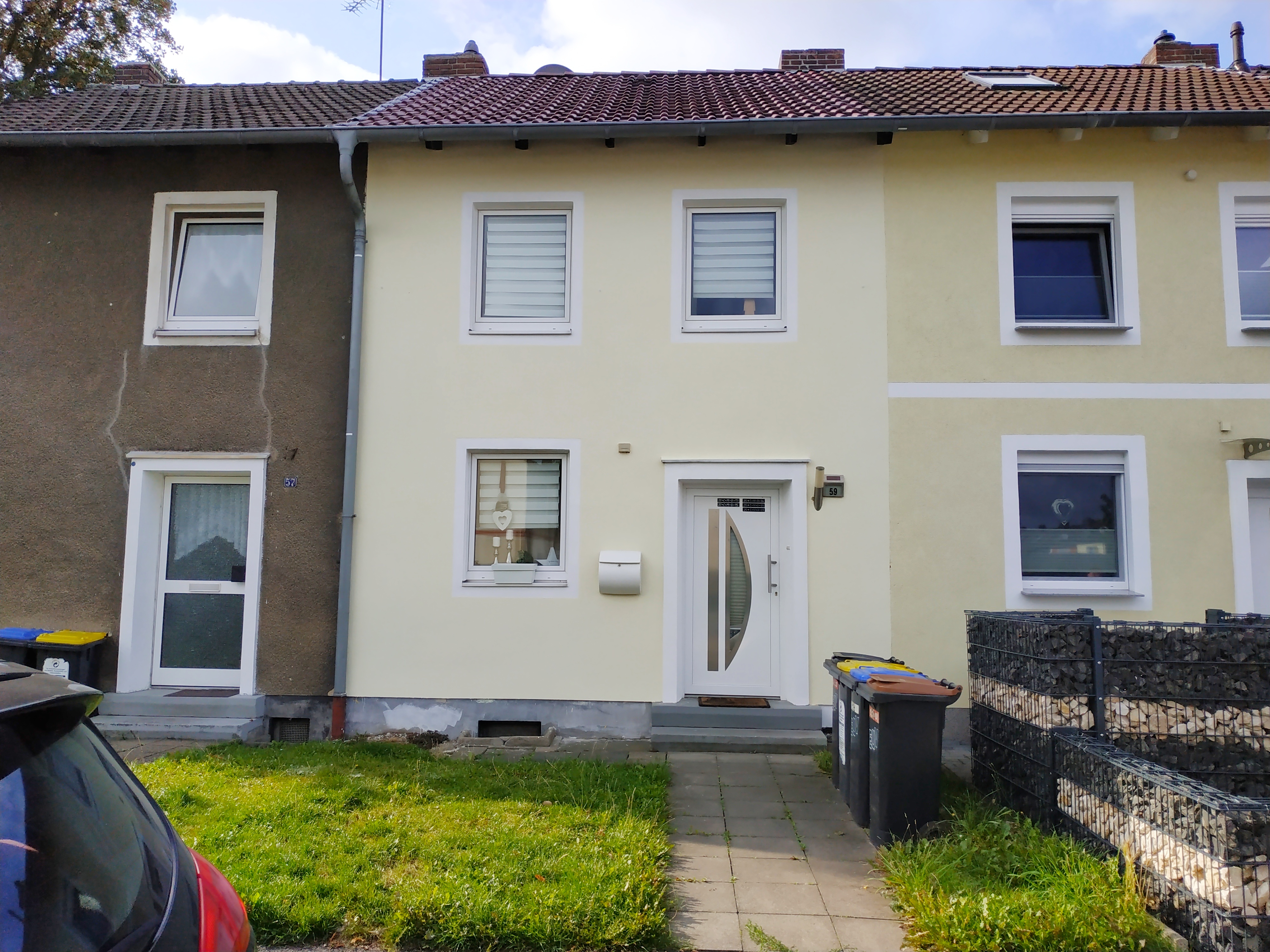 Reihenmittelhaus mit ca. 183 m² Grundstück und einer Garage