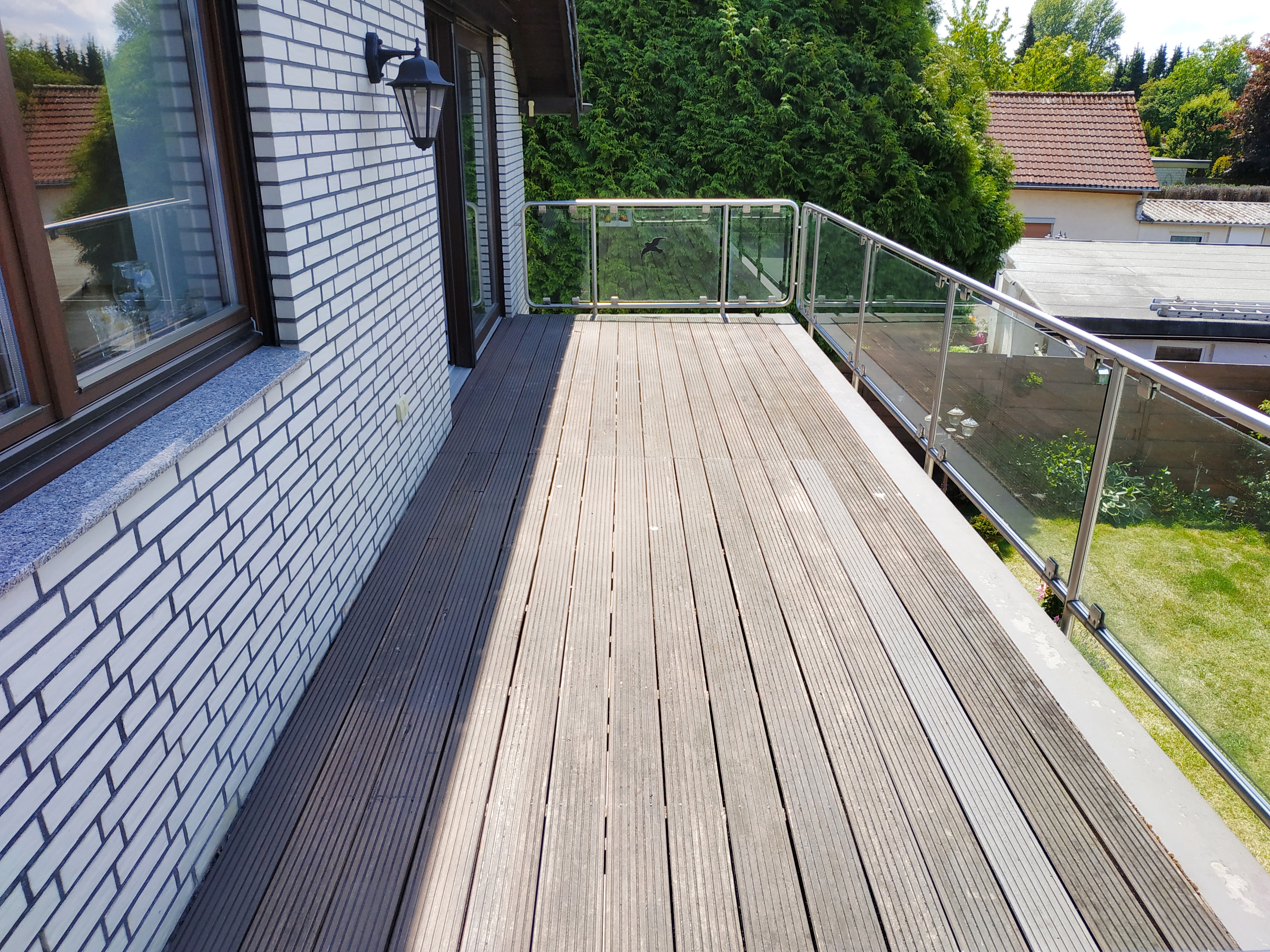 Leben im 2 Familienhaus mit traumhaftem Balkon!