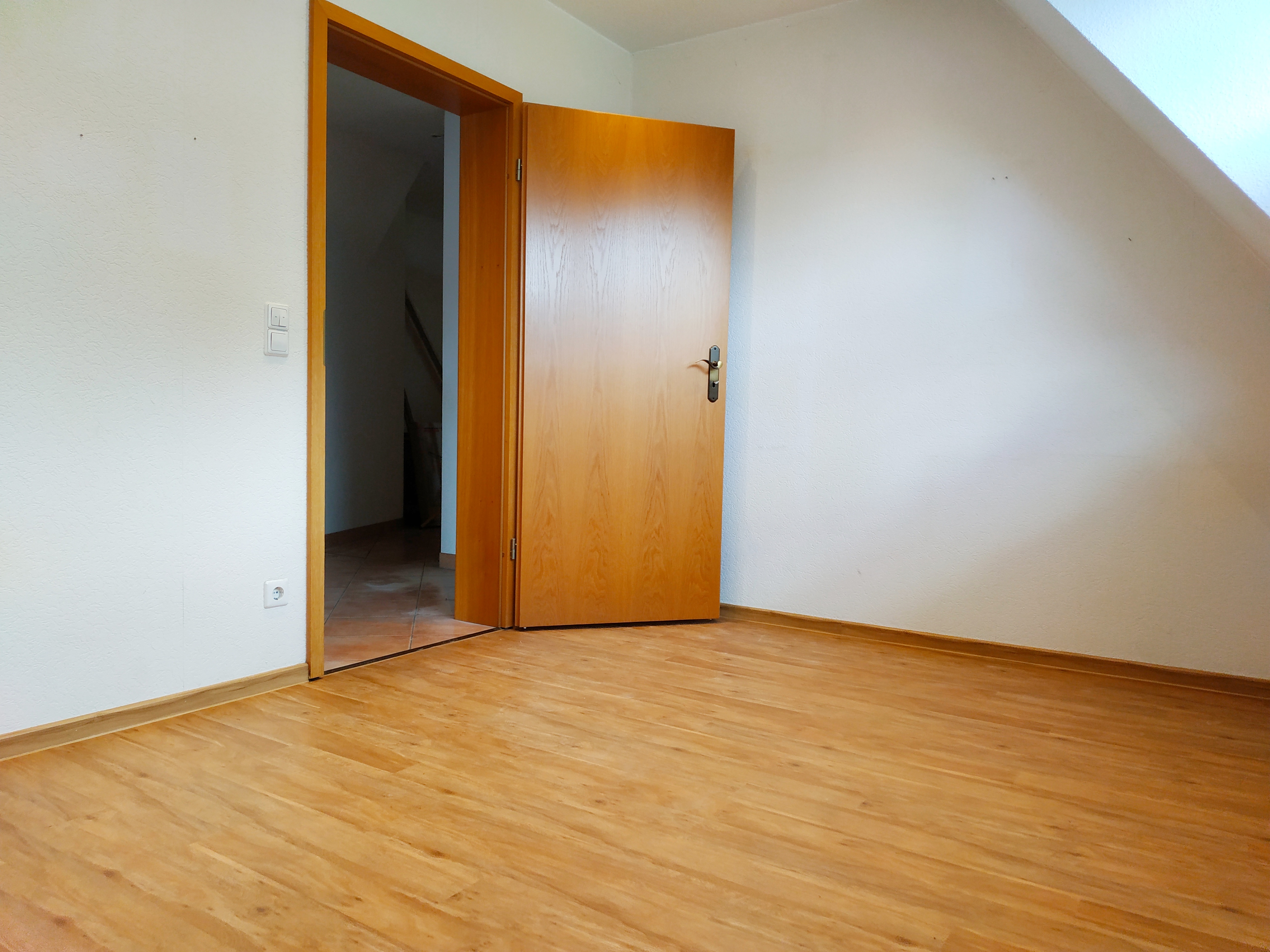 Leben im 2 Familienhaus mit traumhaftem Balkon!
