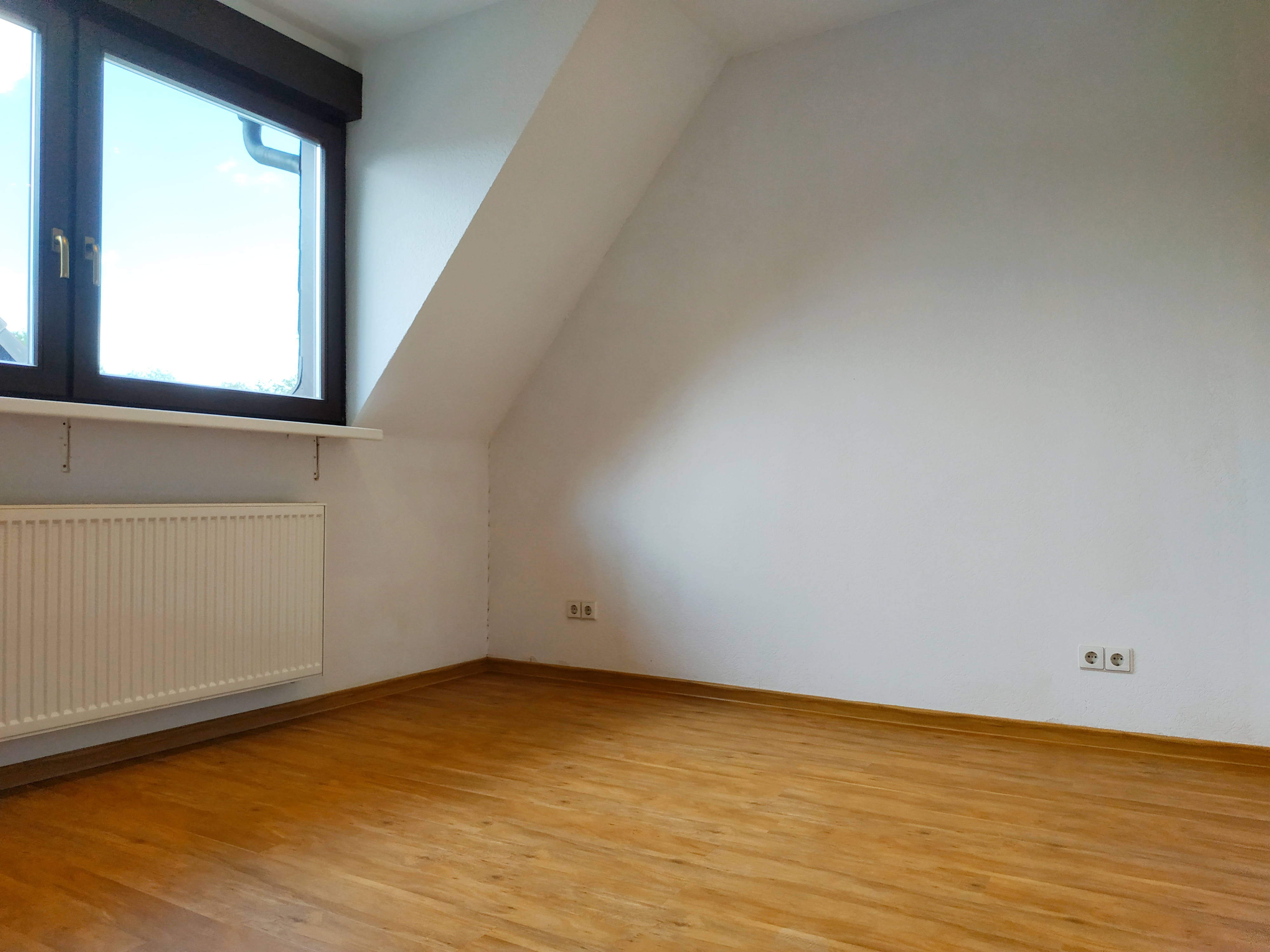Leben im 2 Familienhaus mit traumhaftem Balkon!