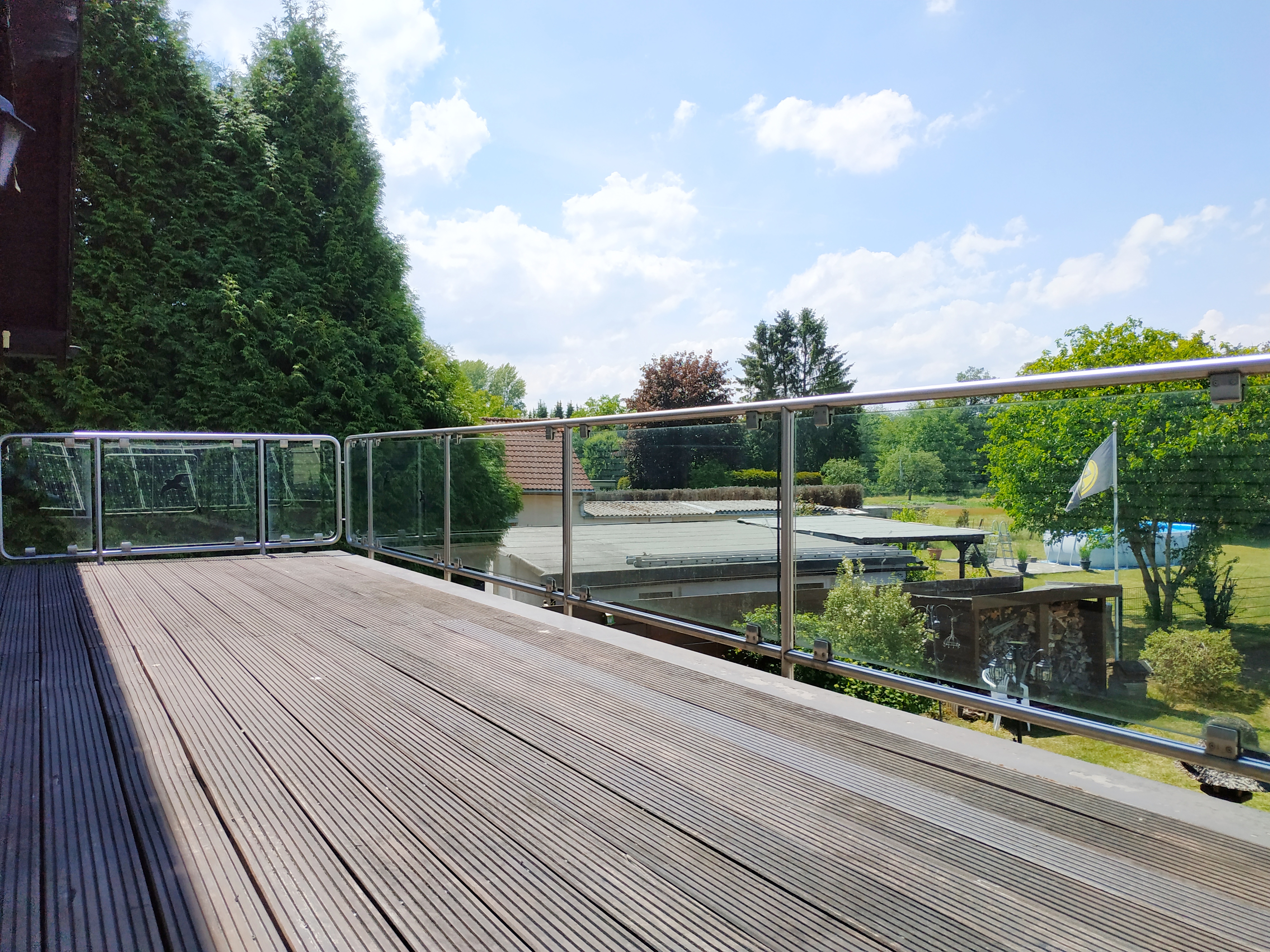 Leben im 2 Familienhaus mit traumhaftem Balkon!