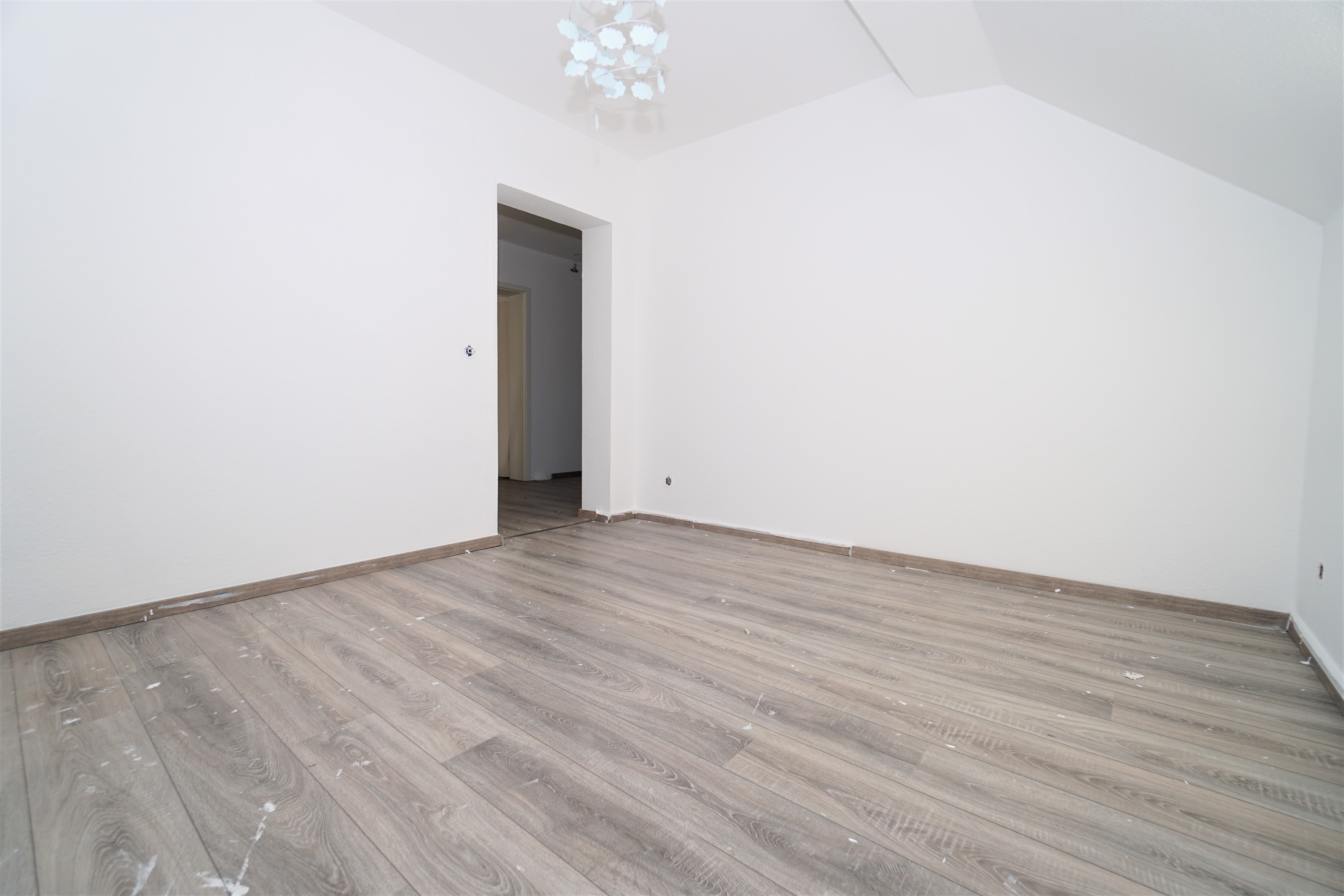 Bochum Stiepel! Großzügige DG-Wohnung mit 4 Zimmern!