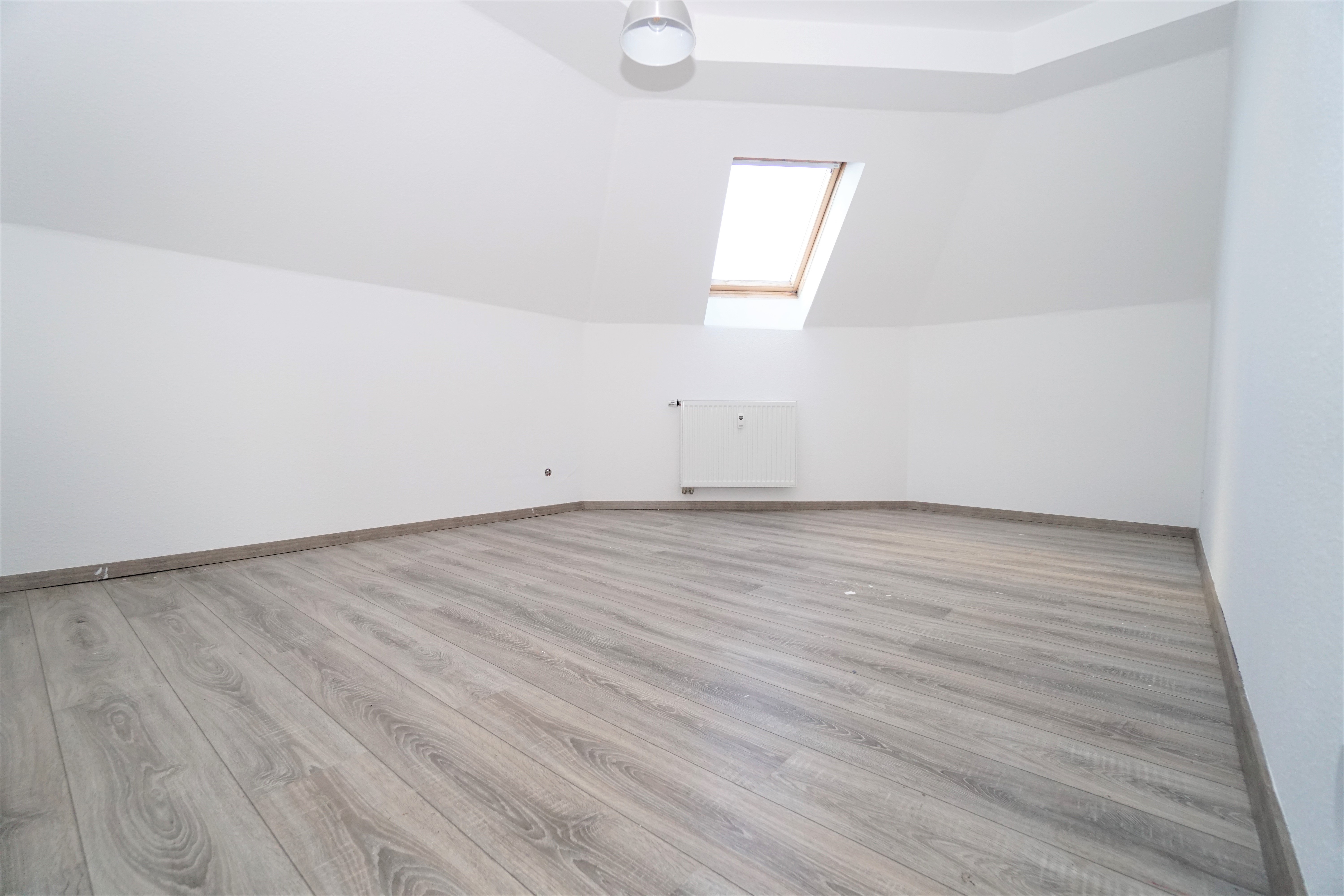 Bochum Stiepel! Großzügige DG-Wohnung mit 4 Zimmern!