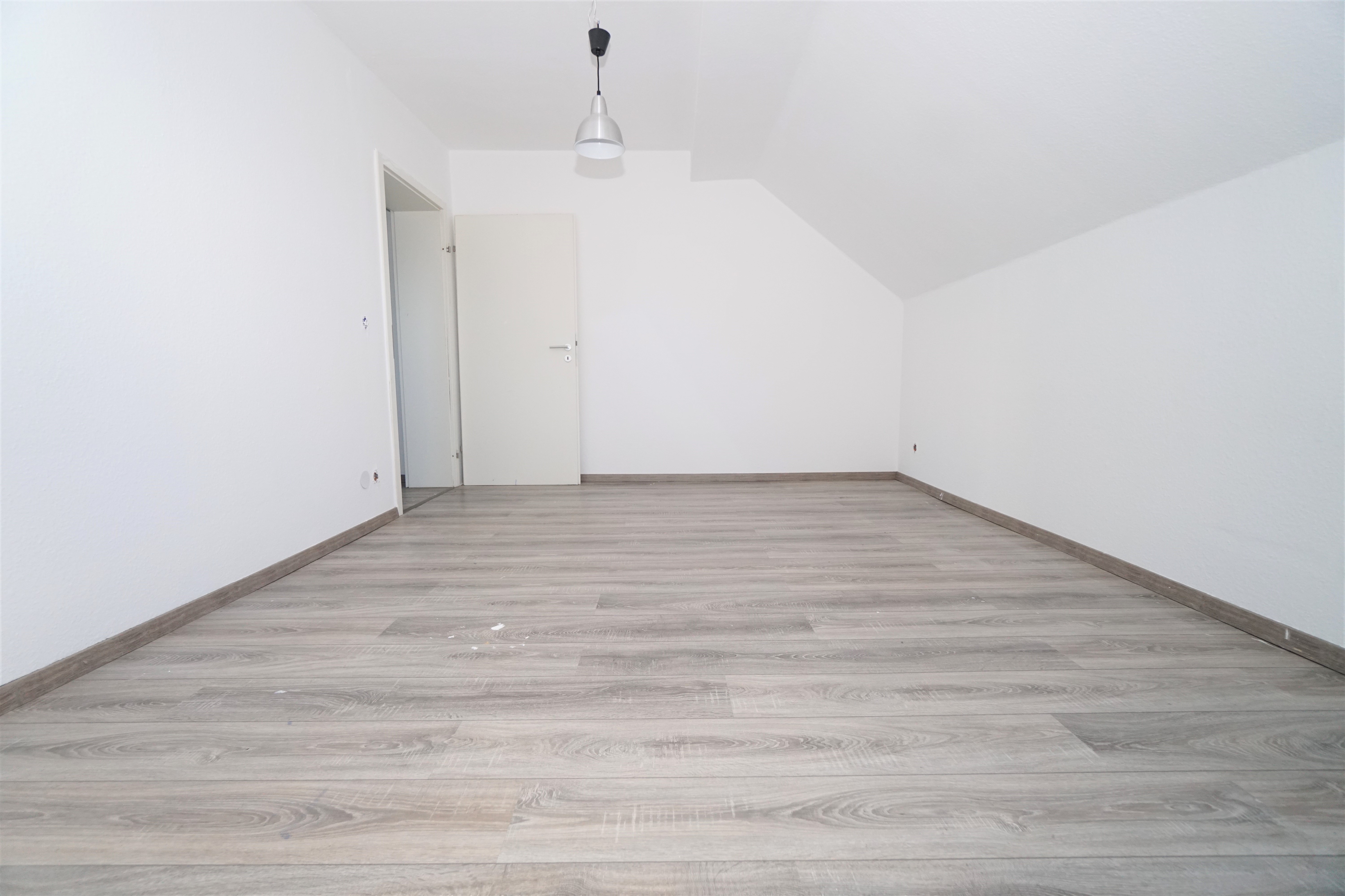 Bochum Stiepel! Großzügige DG-Wohnung mit 4 Zimmern!