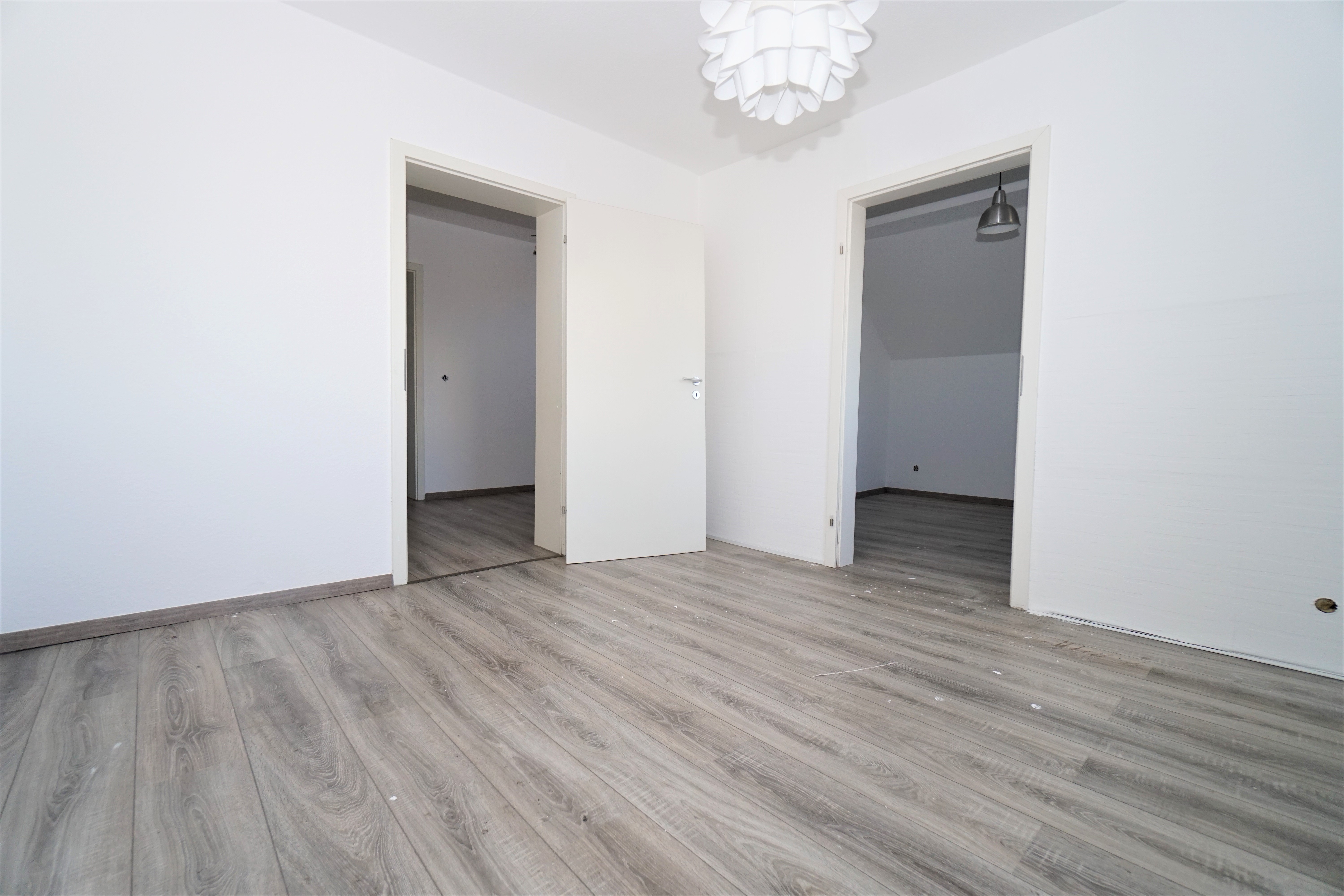 Bochum Stiepel! Großzügige DG-Wohnung mit 4 Zimmern!