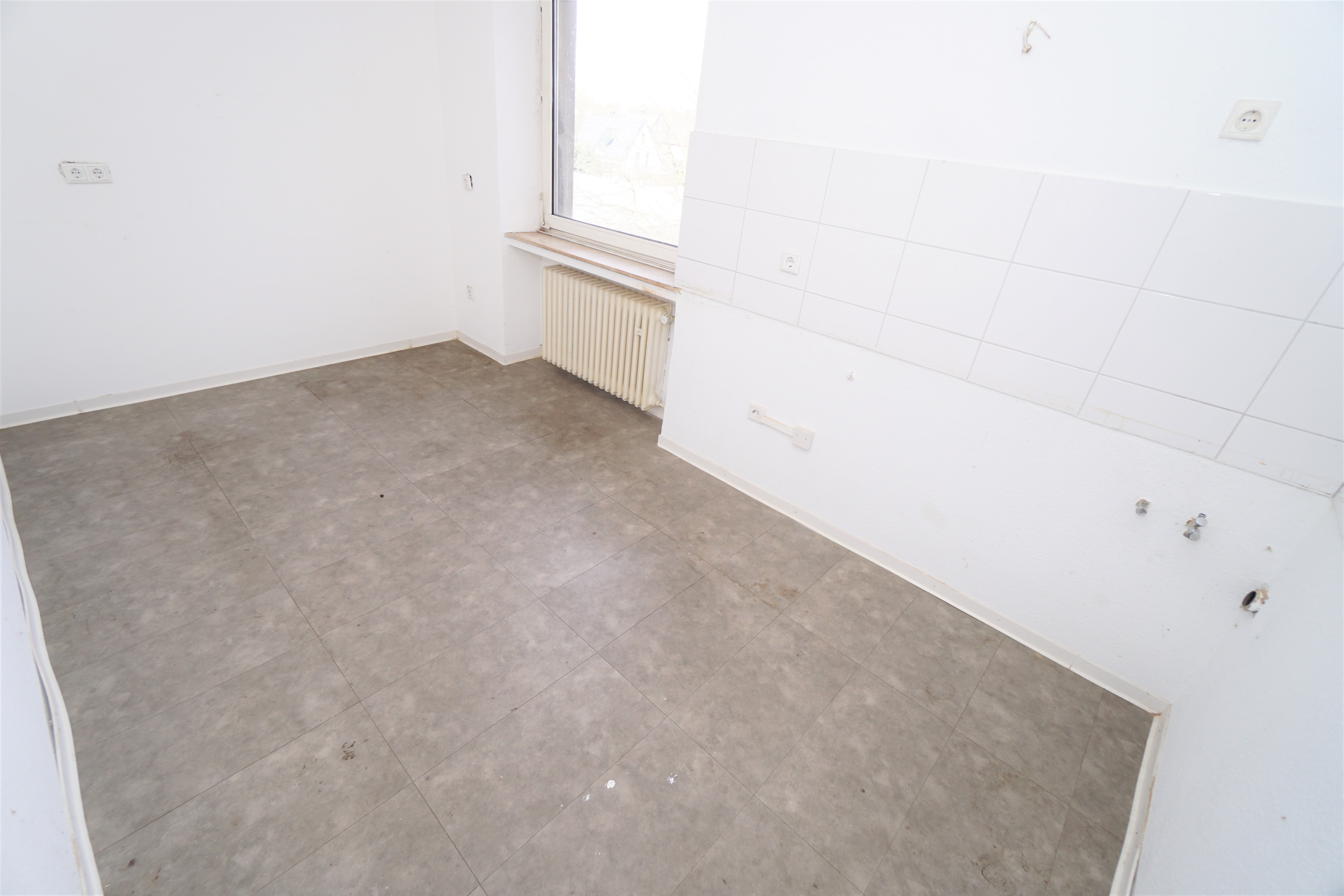 2 Zimmerwohnung mit riesigem Wohnzimmer auf der Lange Straße!