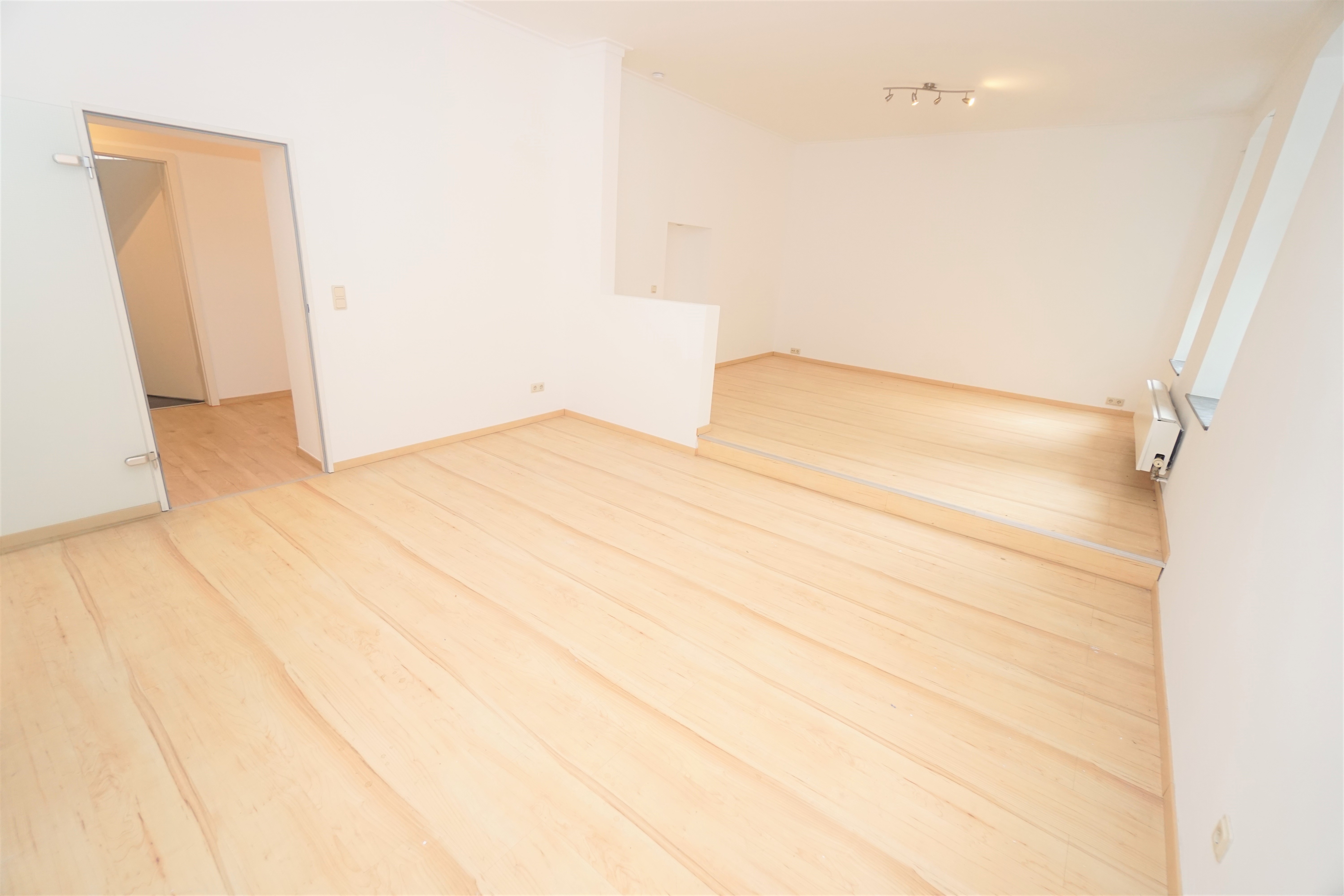 92 m² große loftartige 2 Zimmerwohnung mit begehbaren Kleiderschrank!