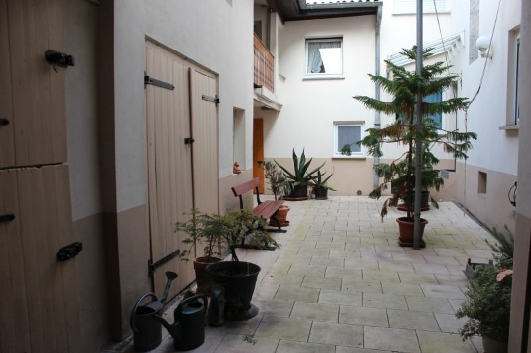 Gemütliche 2 Zimmer Wohnung in kleiner Hofanlage!