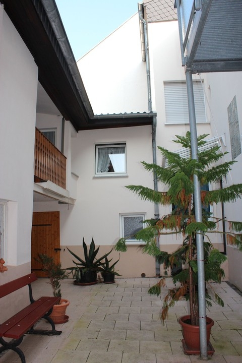 Gemütliche 2 Zimmer Wohnung in kleiner Hofanlage!