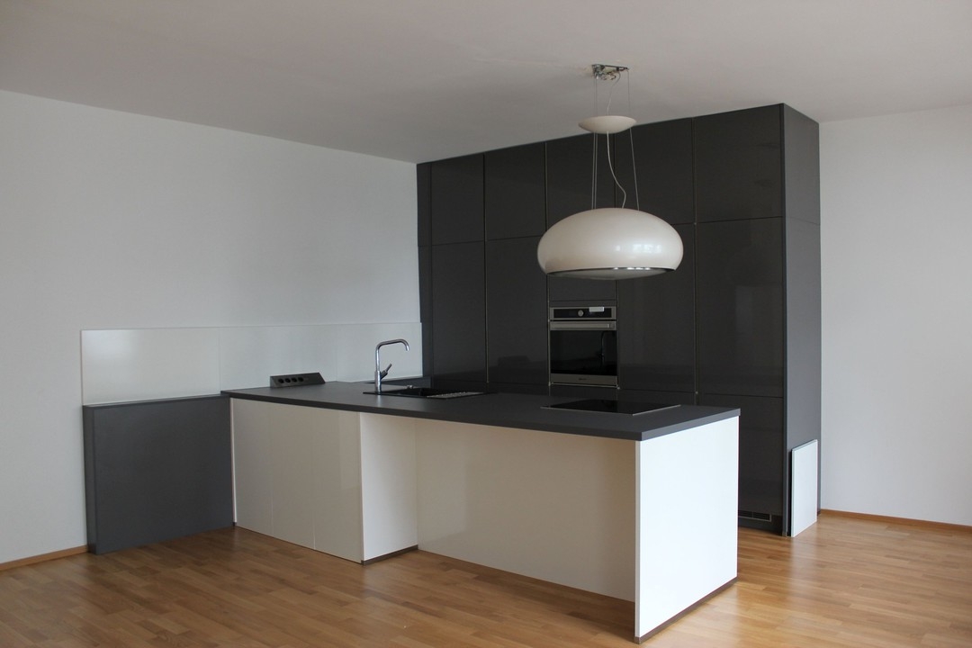 Einzigartig! Kernsanierte 4 Zimmer Wohnung mit Dachgarten in fußläufiger Innenstadtlage!
