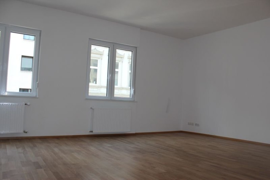 Einzigartig! Kernsanierte 4 Zimmer Wohnung mit Dachgarten in fußläufiger Innenstadtlage!