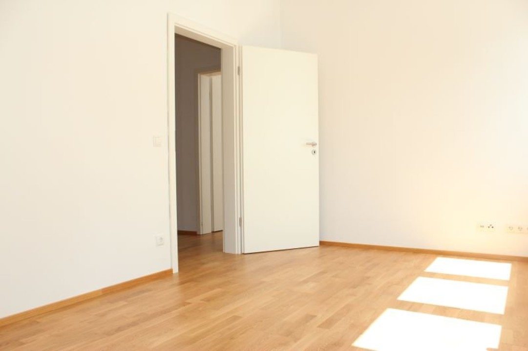 Einzigartig! Kernsanierte 4 Zimmer Wohnung mit Dachgarten in fußläufiger Innenstadtlage!