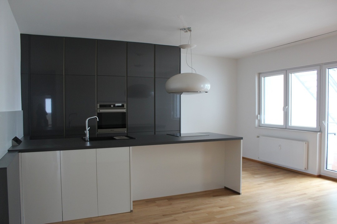 Einzigartig! Kernsanierte 4 Zimmer Wohnung mit Dachgarten in fußläufiger Innenstadtlage!