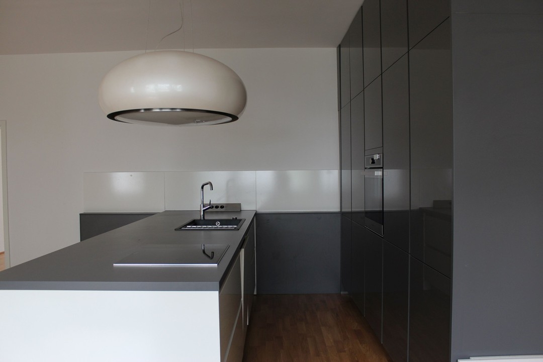 Einzigartig! Kernsanierte 4 Zimmer Wohnung mit Dachgarten in fußläufiger Innenstadtlage!