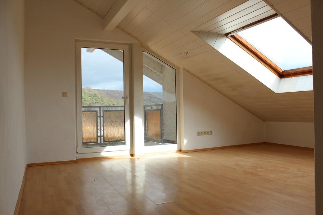 Dachgeschosswohnung mit Charme! Attraktiv für Eigennutzer und Kapitalanleger!