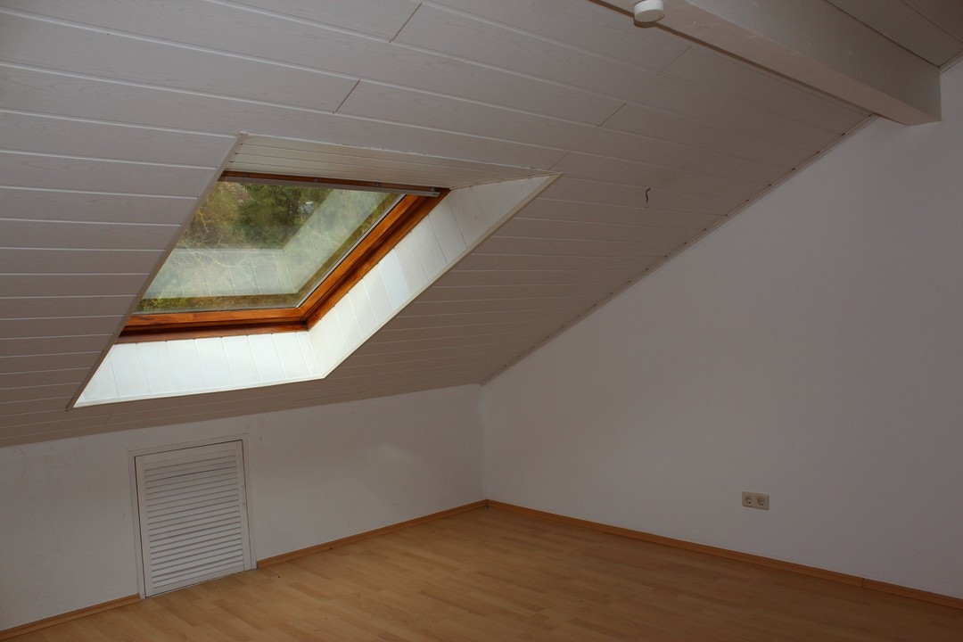 Dachgeschosswohnung mit Charme! Attraktiv für Eigennutzer und Kapitalanleger!