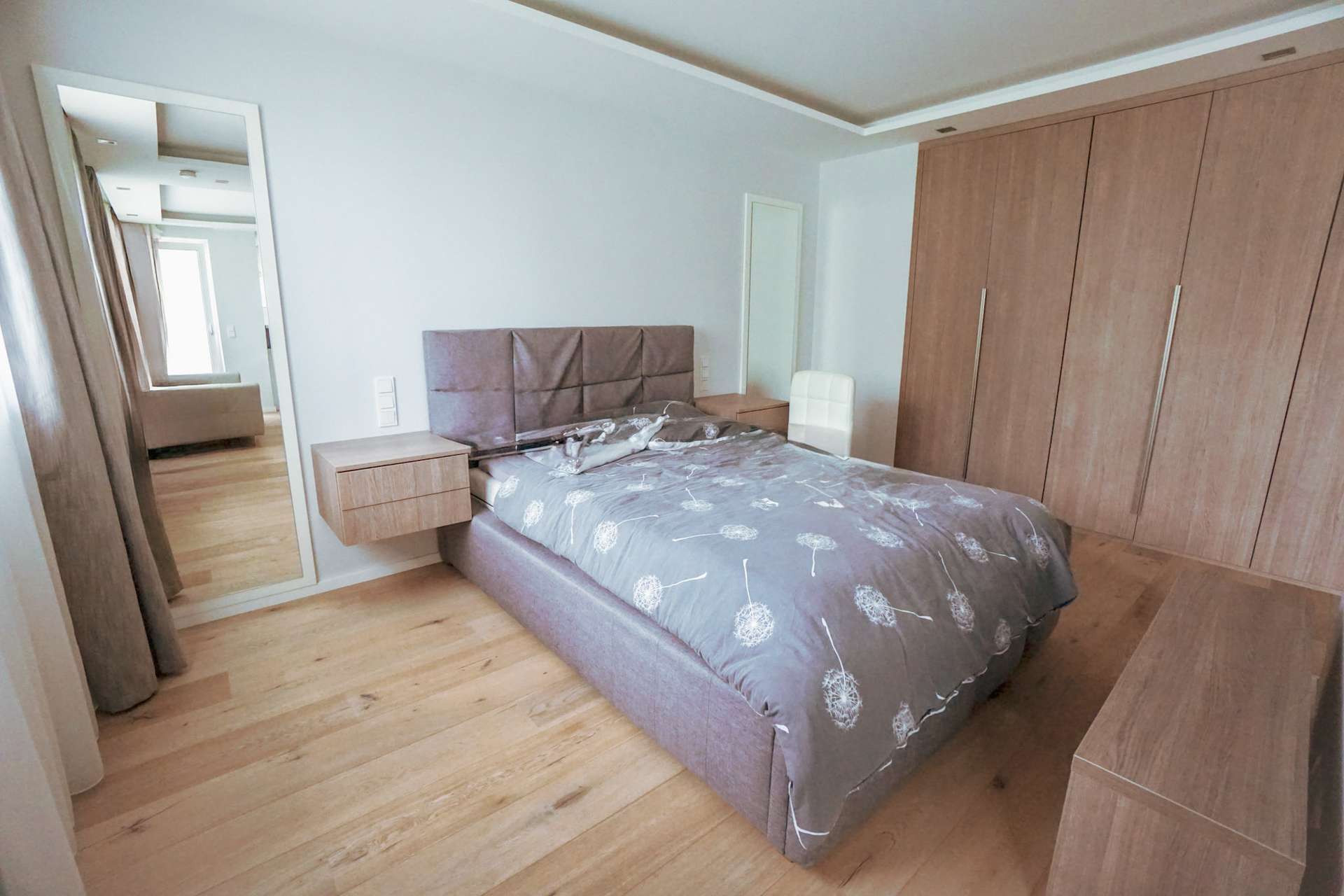 Bilk: Komplett möblierte, kernsanierte 2 Zimmer Wohnung mit Balkon