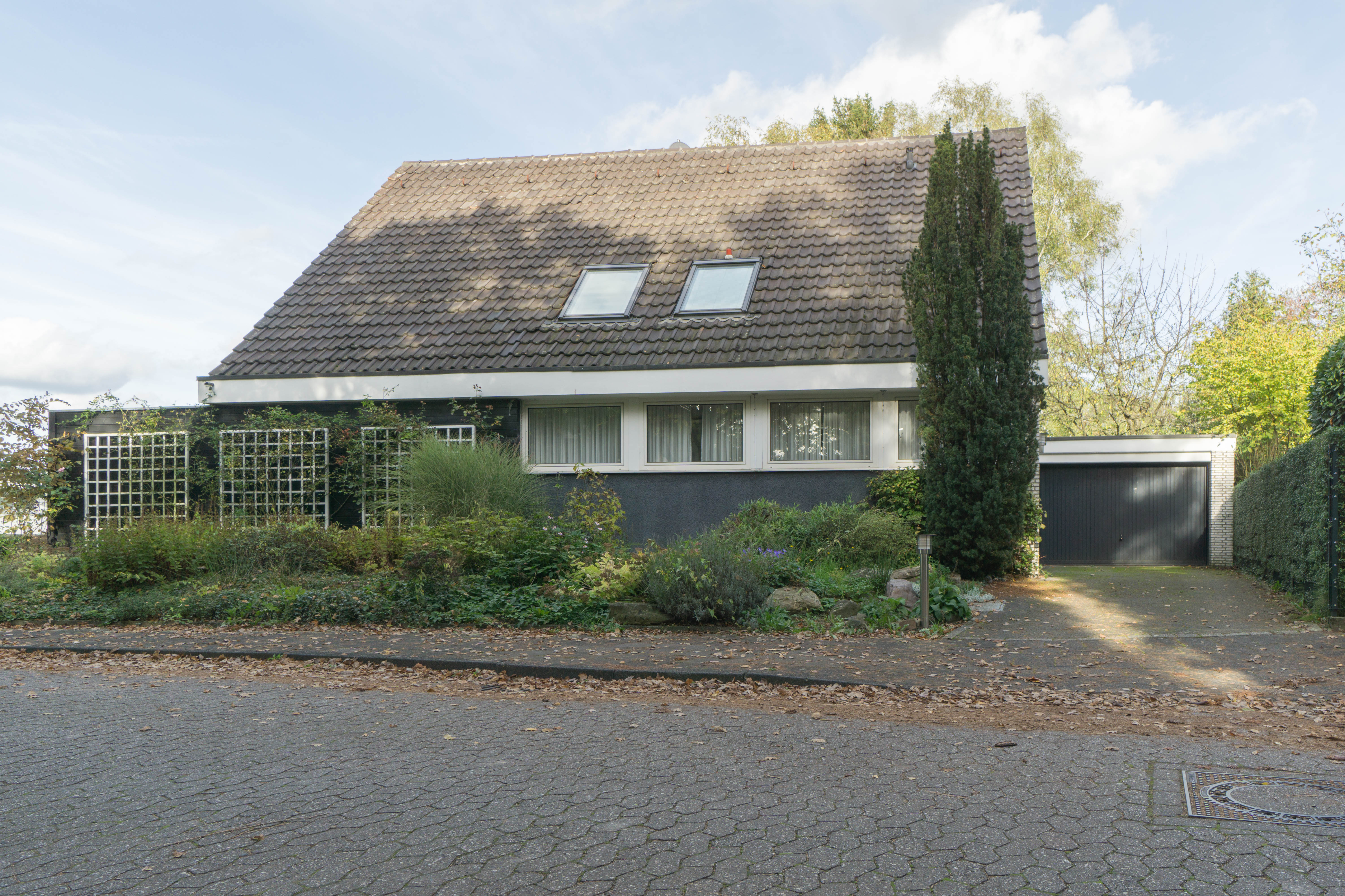 Freistehendes Einfamilienhaus mit 4 Schlafzimmern auf großem Grundstück