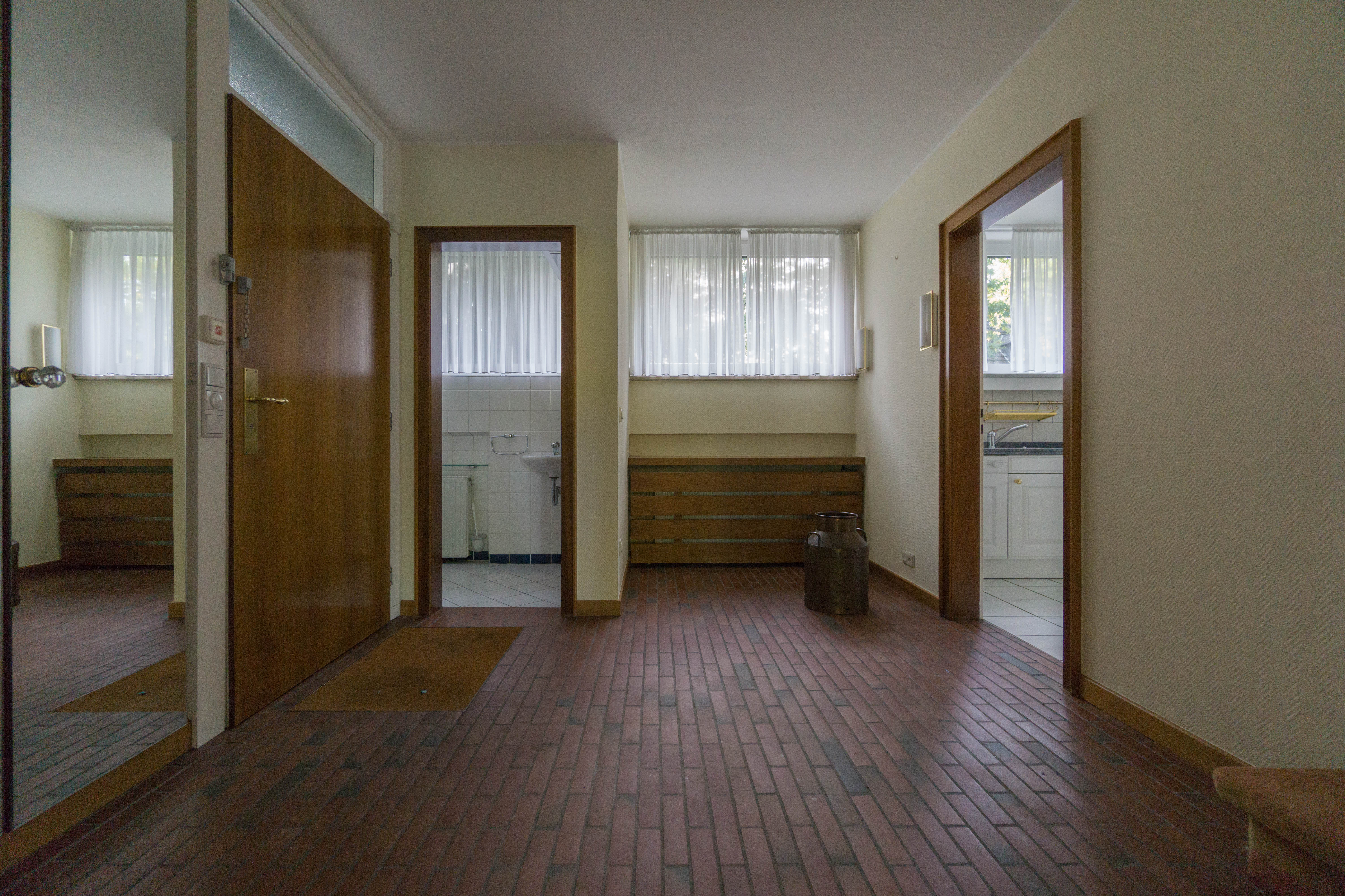 Freistehendes Einfamilienhaus mit 4 Schlafzimmern auf großem Grundstück