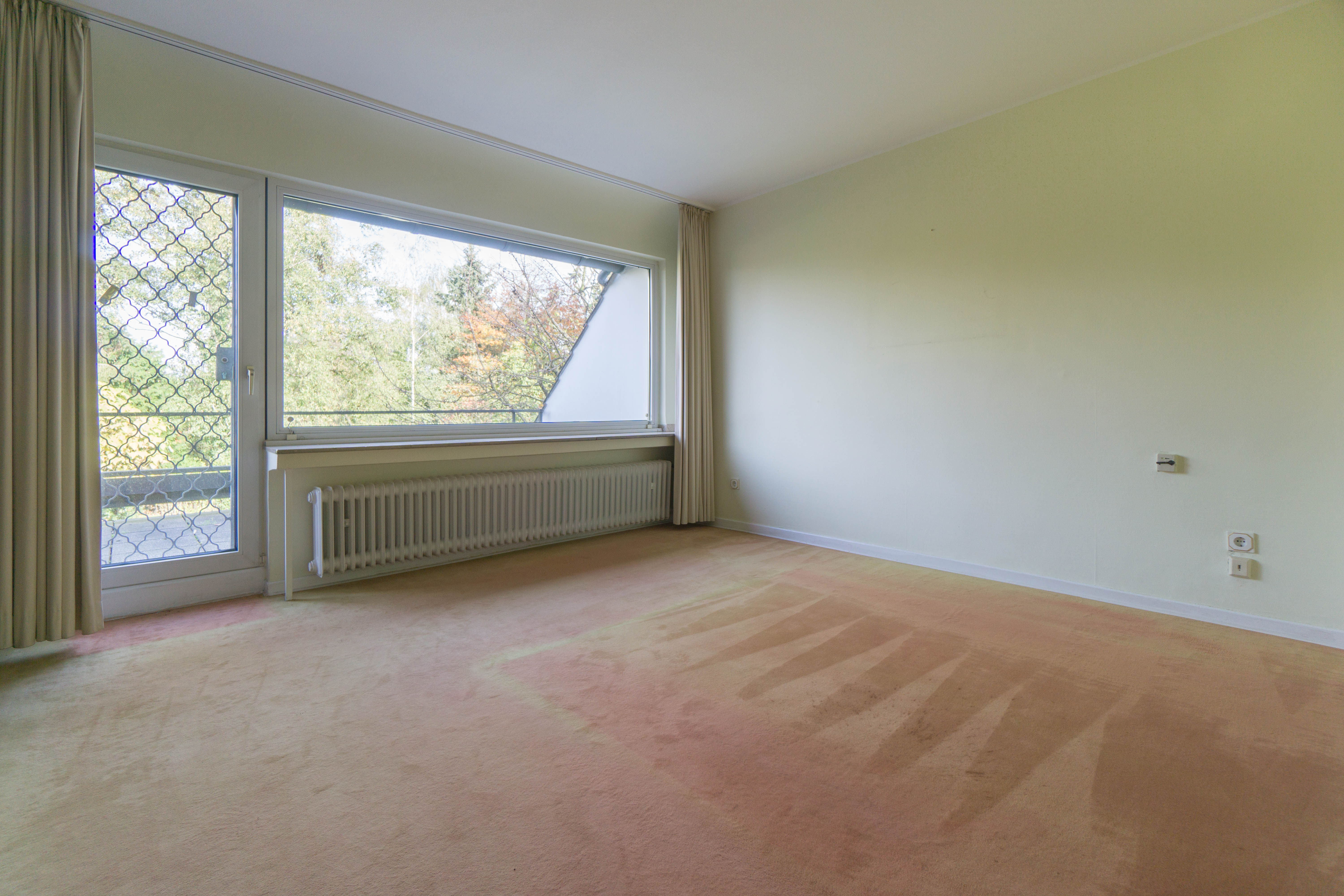 Freistehendes Einfamilienhaus mit 4 Schlafzimmern auf großem Grundstück