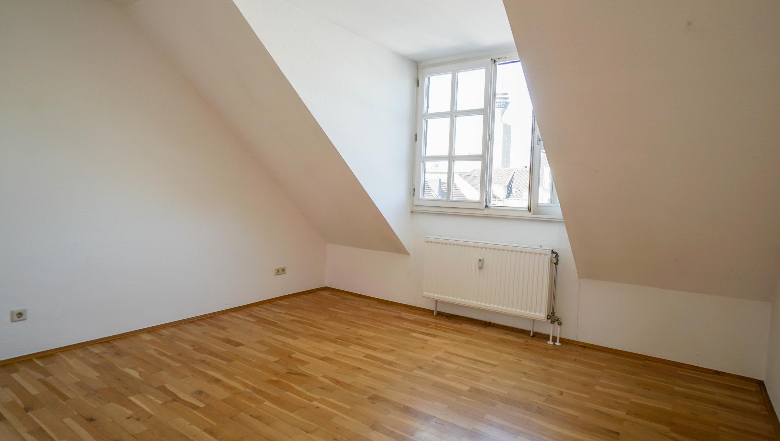 TOP-Lage am Carlsplatz!! Helle 3-Zimmer-Wohnung mit Südwest-Dachterrasse