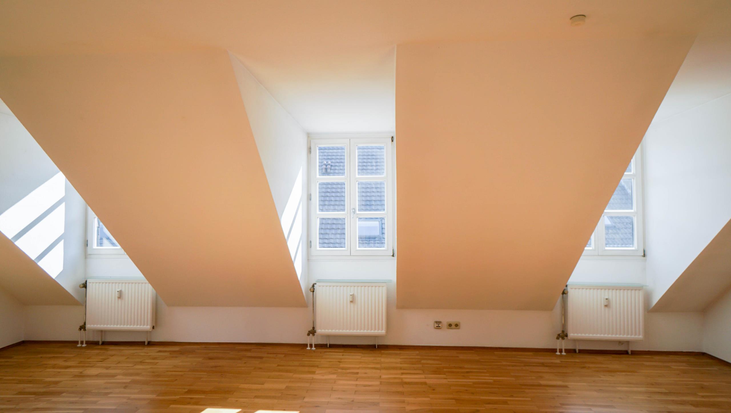 TOP-Lage am Carlsplatz!! Helle 3-Zimmer-Wohnung mit Südwest-Dachterrasse