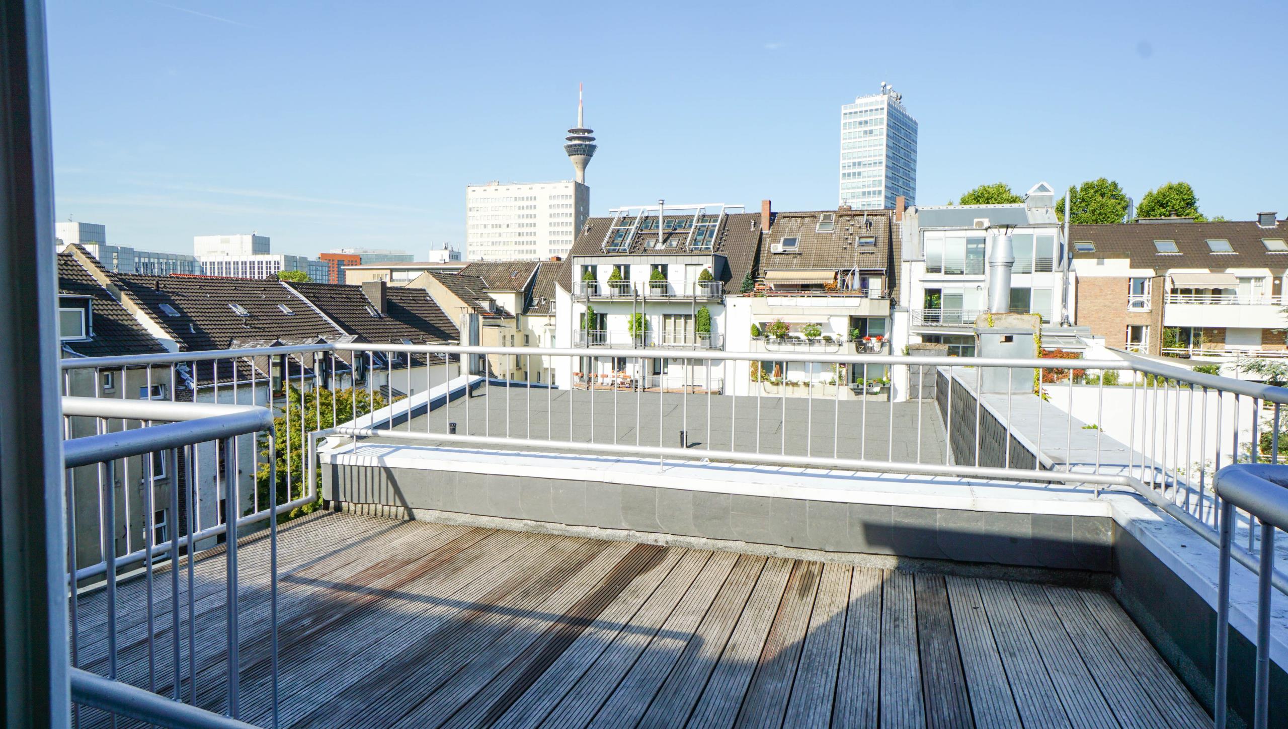 TOP-Lage am Carlsplatz!! Helle 3-Zimmer-Wohnung mit Südwest-Dachterrasse