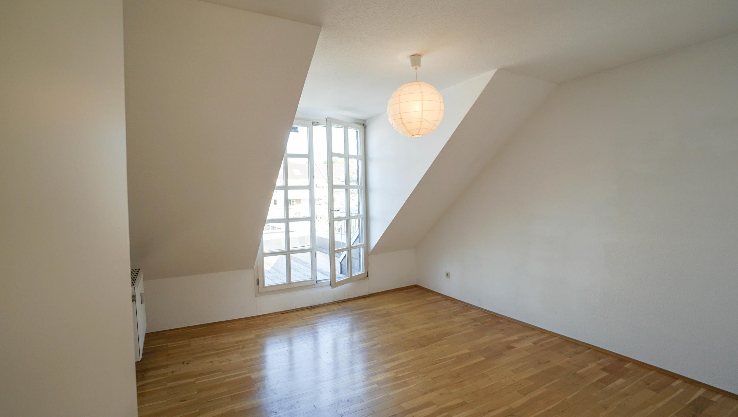 TOP-Lage am Carlsplatz!! Helle 3-Zimmer-Wohnung mit Südwest-Dachterrasse