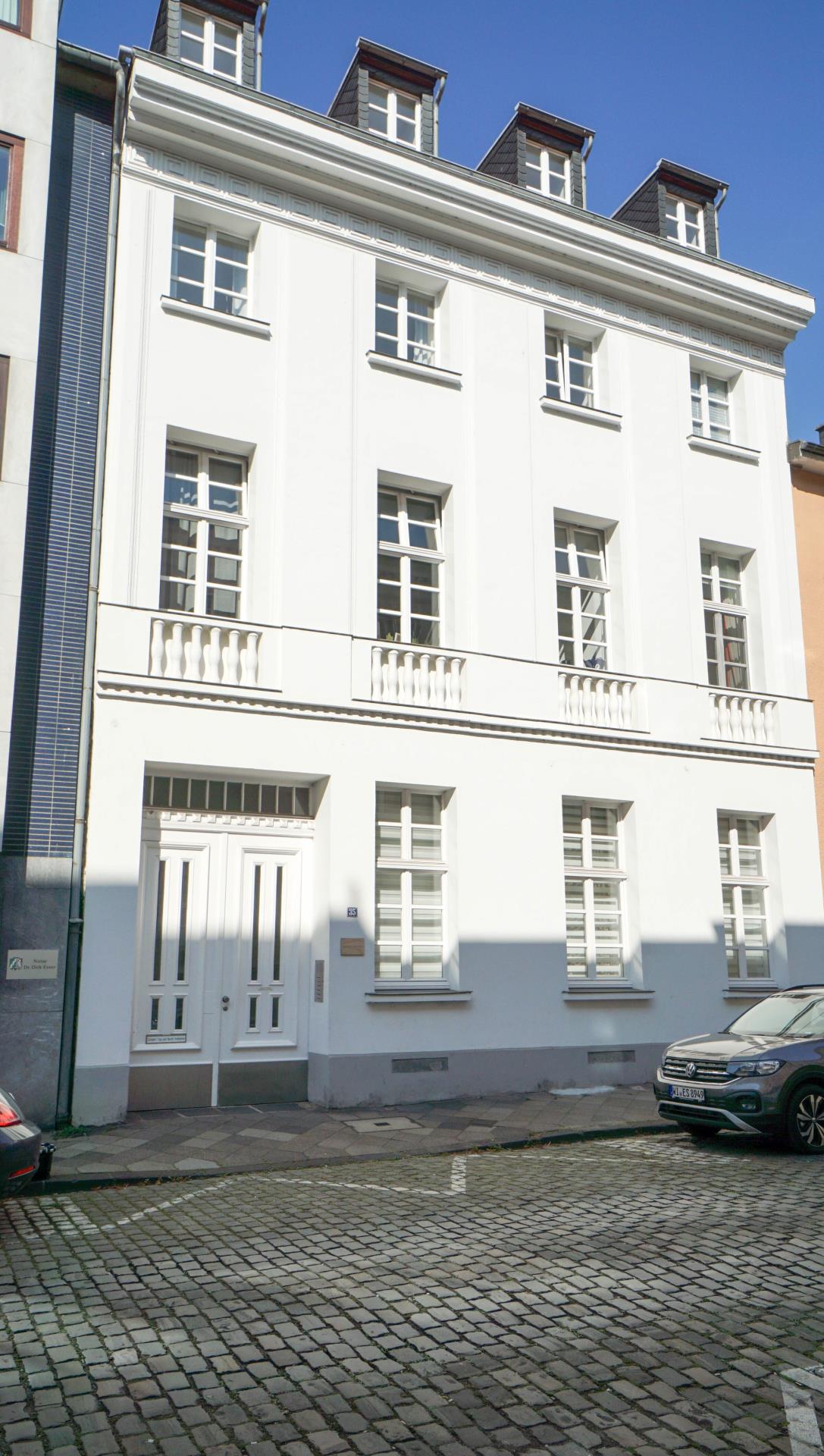 TOP-Lage am Carlsplatz!! Helle 3-Zimmer-Wohnung mit Südwest-Dachterrasse