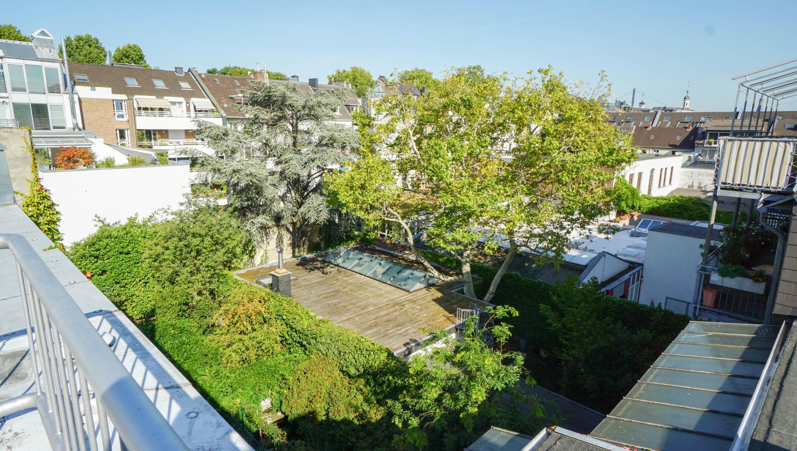 TOP-Lage am Carlsplatz!! Helle 3-Zimmer-Wohnung mit Südwest-Dachterrasse