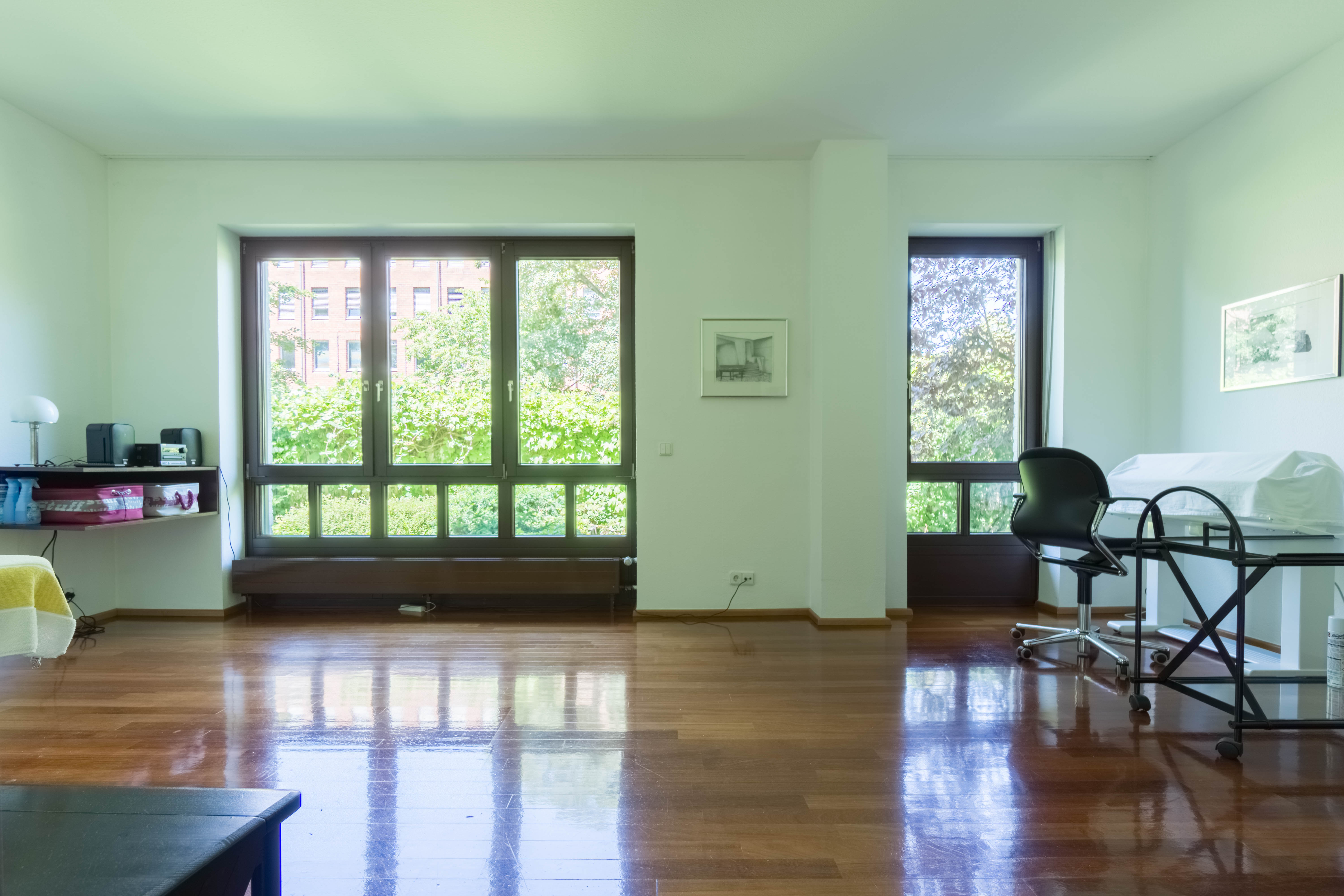 Stadt Düsseldorf! Top gepflegte und großzügige Wohnung als Haus im Haus mit parkähnlichem Garten