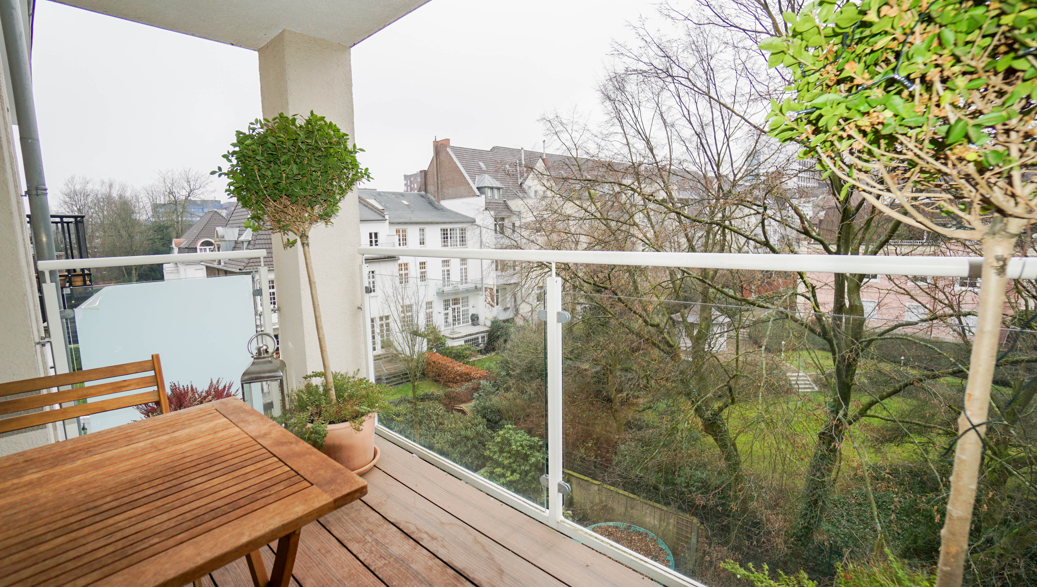 Düsseldorf-Rheinfront: Exklusive Maisonette-Wohnung auf der Cecilienallee!