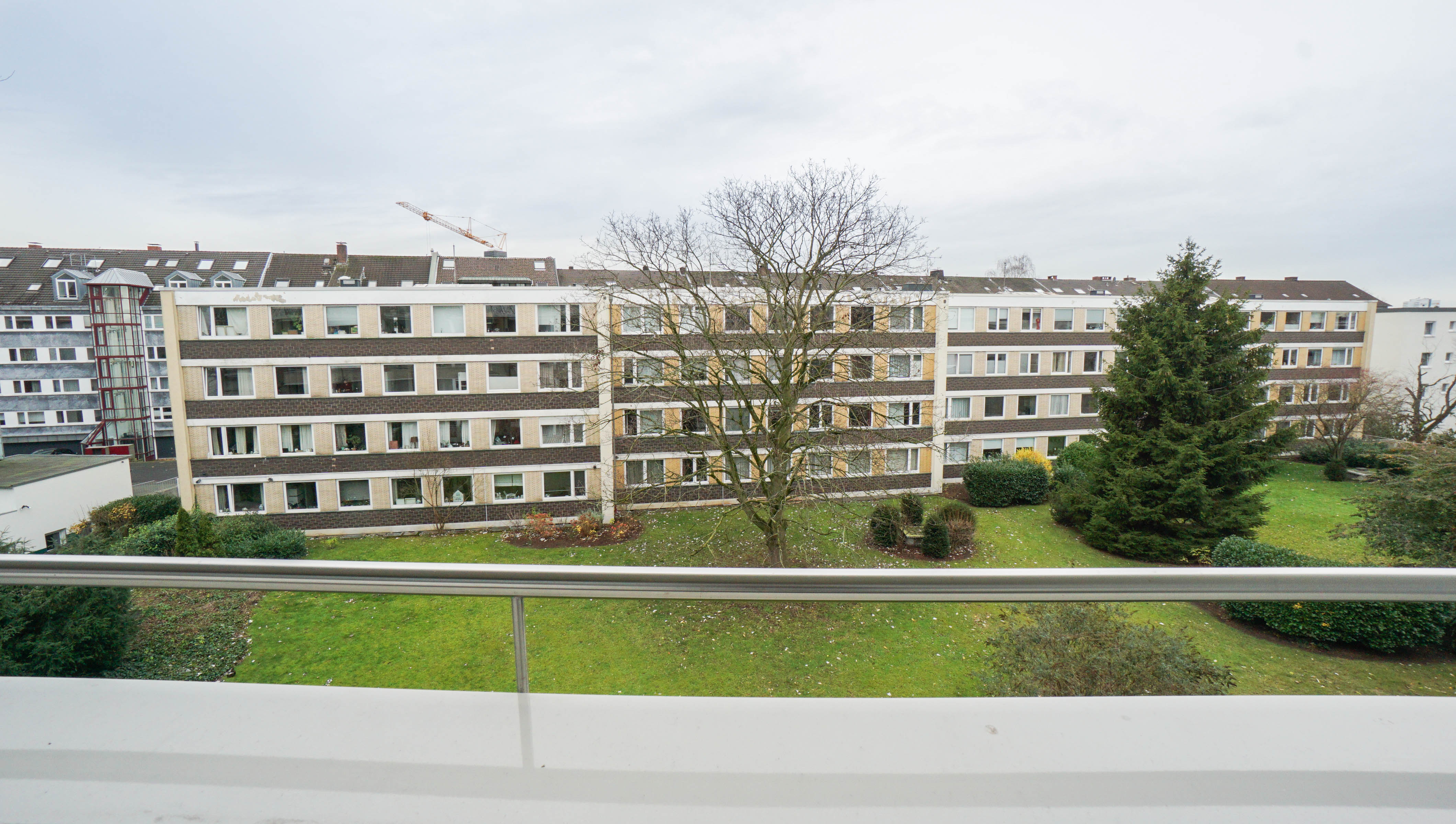 Lichtdurchflutete 3-Zimmer-Wohnung mit Balkon in Düsseldorf-Oberkassel