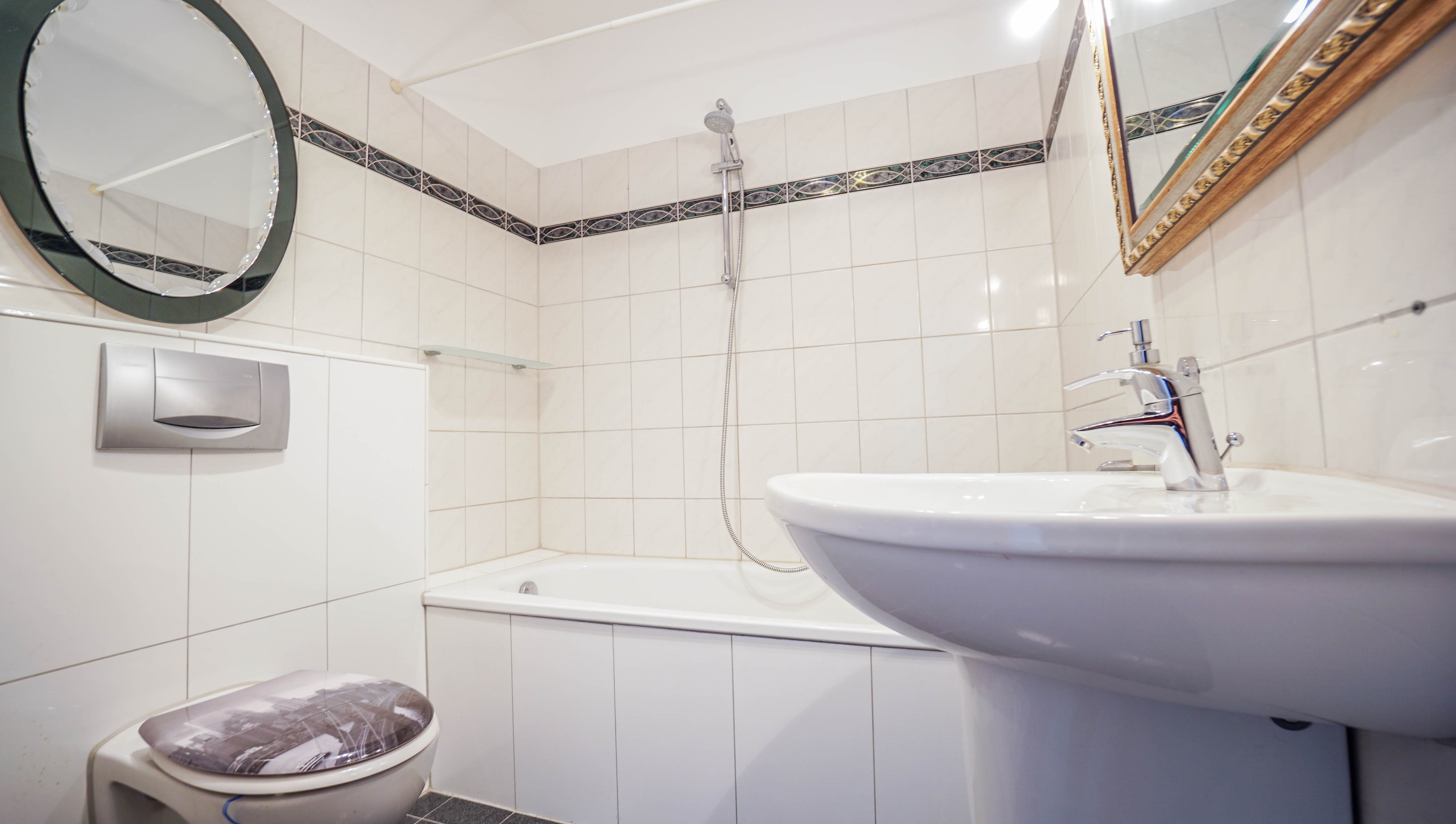 Lichtdurchflutete 3-Zimmer-Wohnung mit Balkon in Düsseldorf-Oberkassel