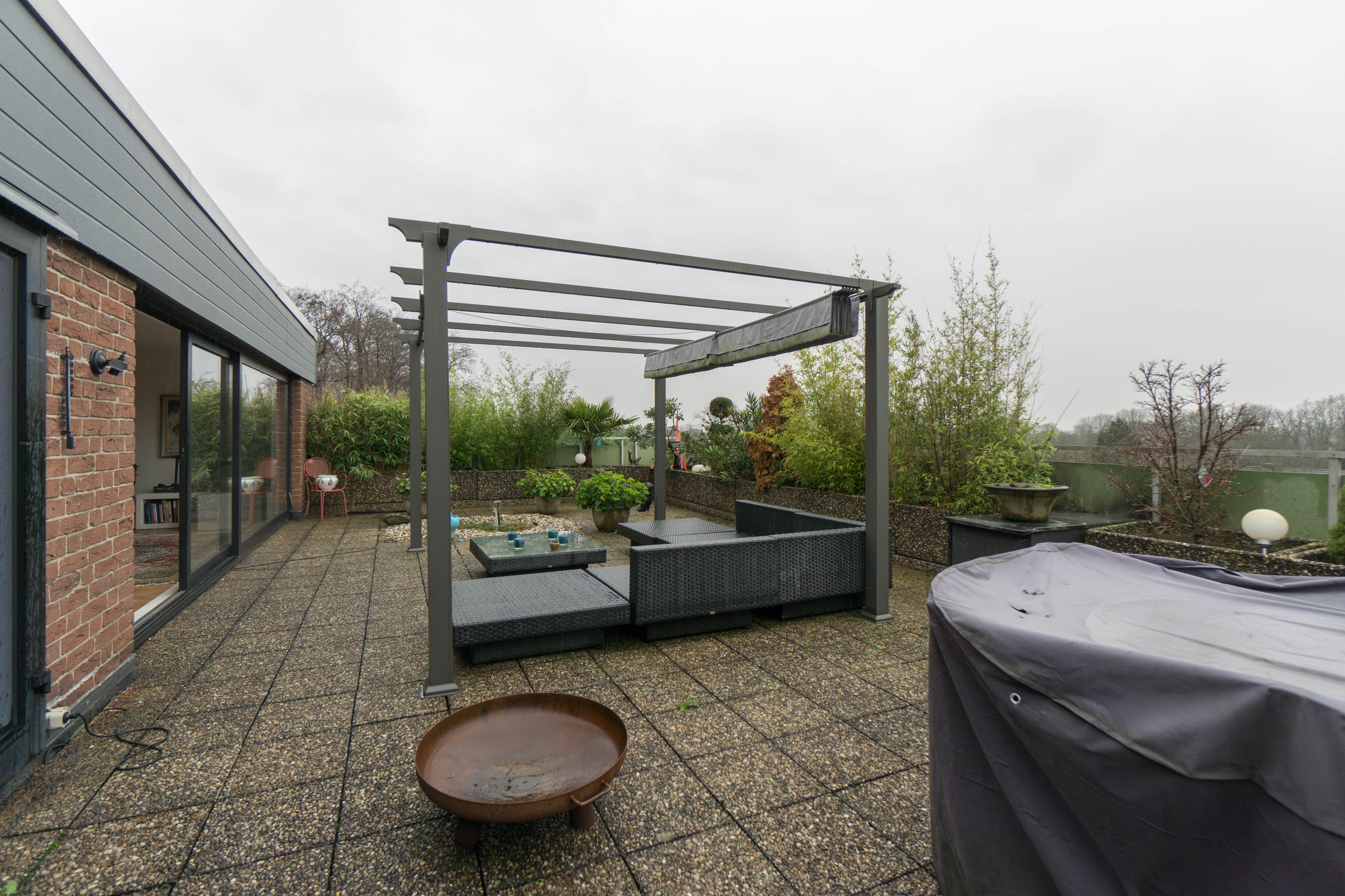 3-Zimmer im Dachgeschoss mit imposanter Terrasse am Schulberg
