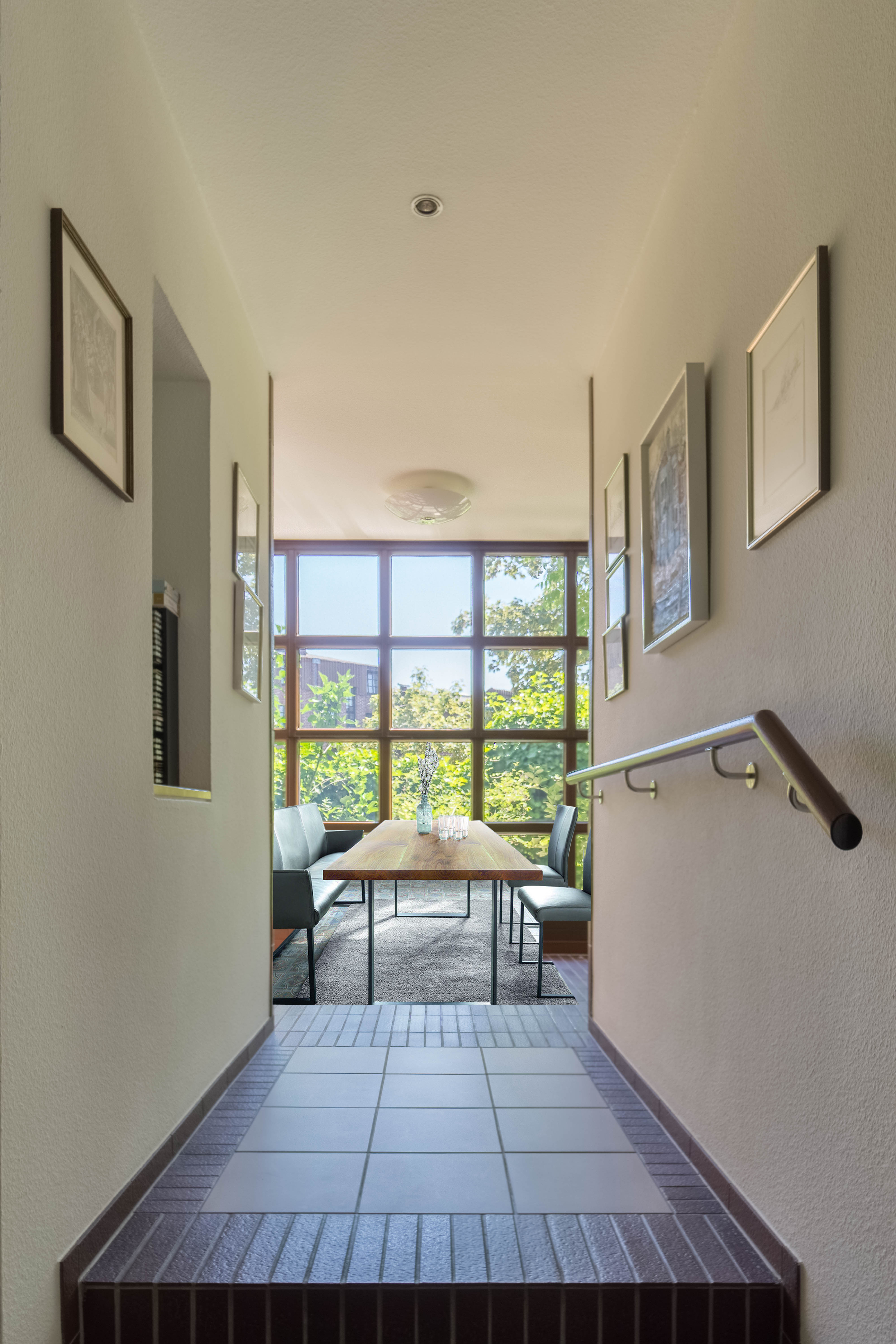 Haus im Haus - Top gepflegte und großzügige Erdgeschoss Wohnung mit parkähnlichem Garten