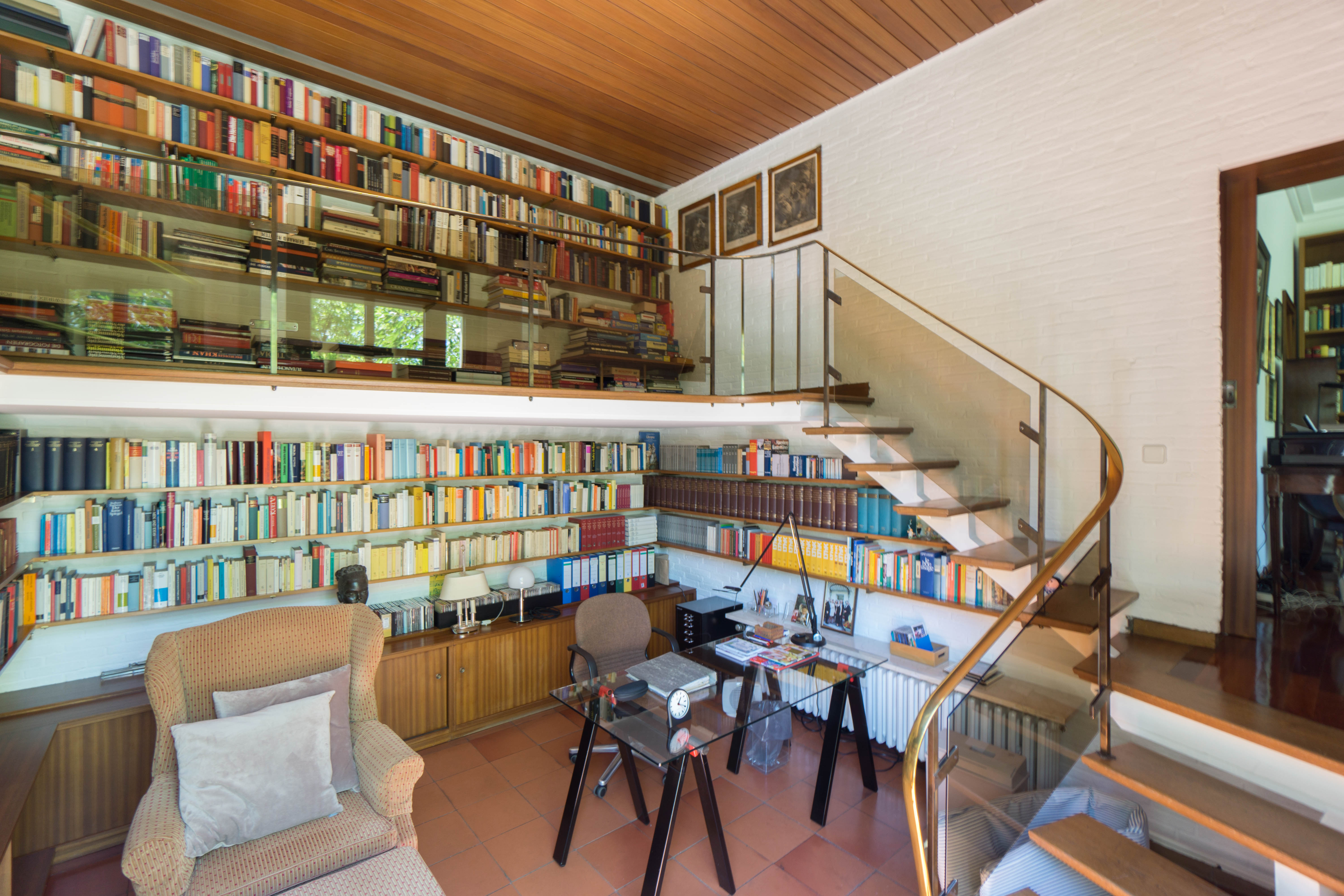 Haus im Haus - Top gepflegte und großzügige Erdgeschoss Wohnung mit parkähnlichem Garten